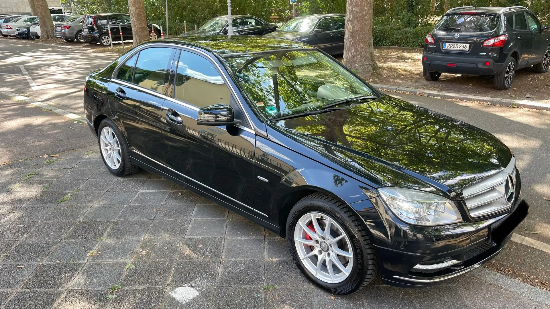 Mercedes-Benz C 200 CGI Automatik BlueEFFICIENCY Avantgarde Klima Schwarz - 2