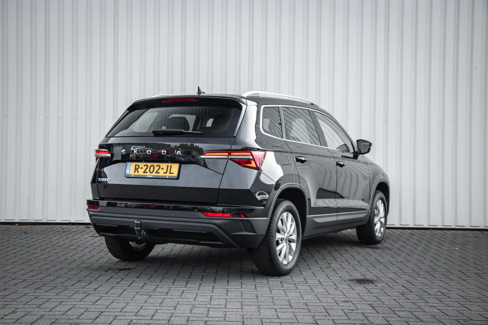 Skoda Karoq 1.0 TSI 110pk Business Edition | Trekhaak | Naviga Noir - 2