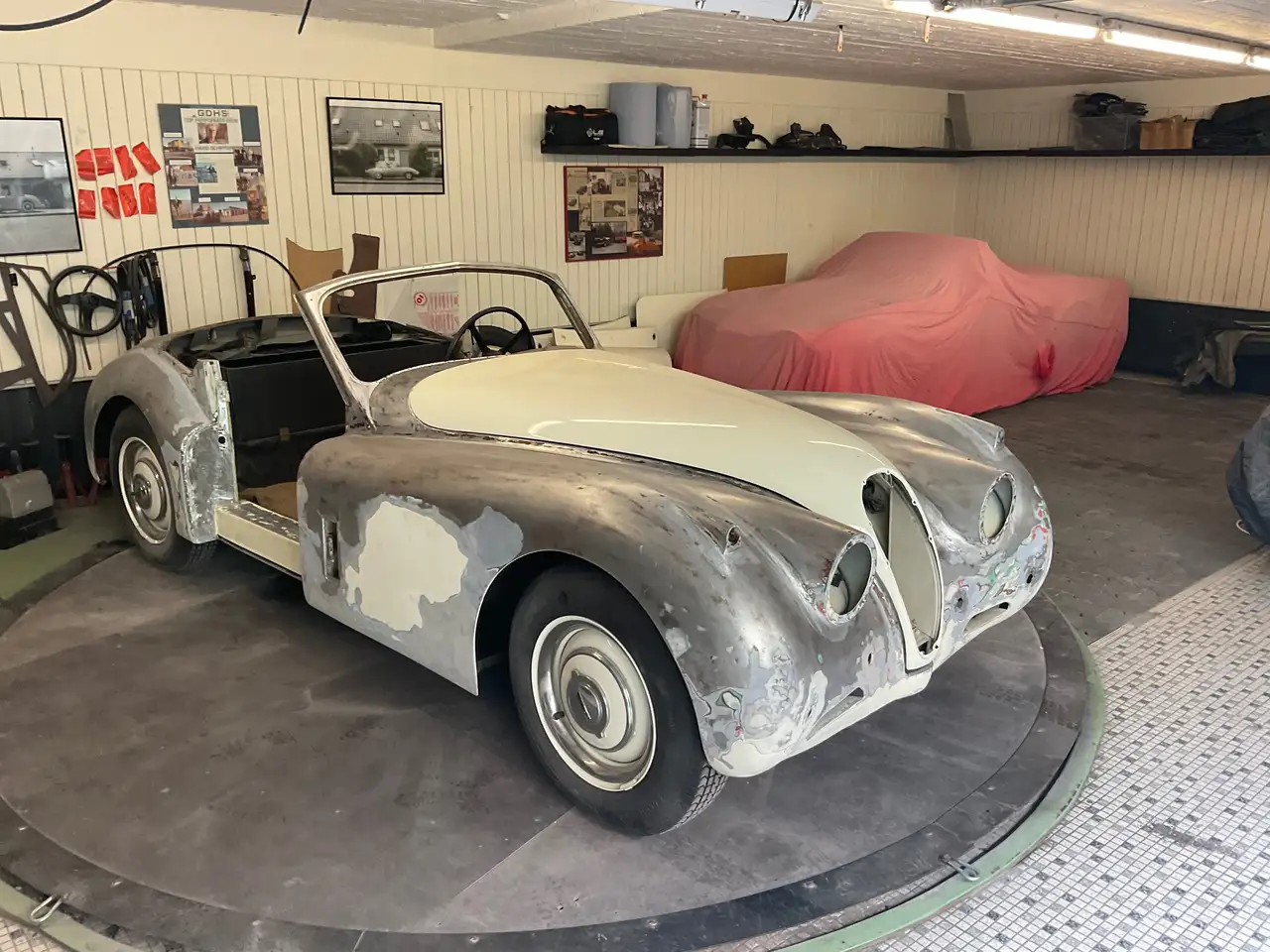 Jaguar XK 120 DHC, foto 2