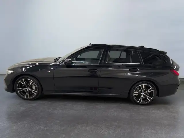 BMW 3 Series view 4