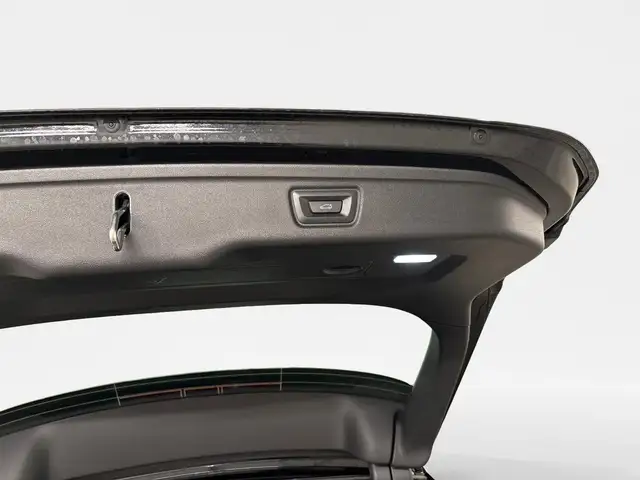 BMW 3 Series view 10