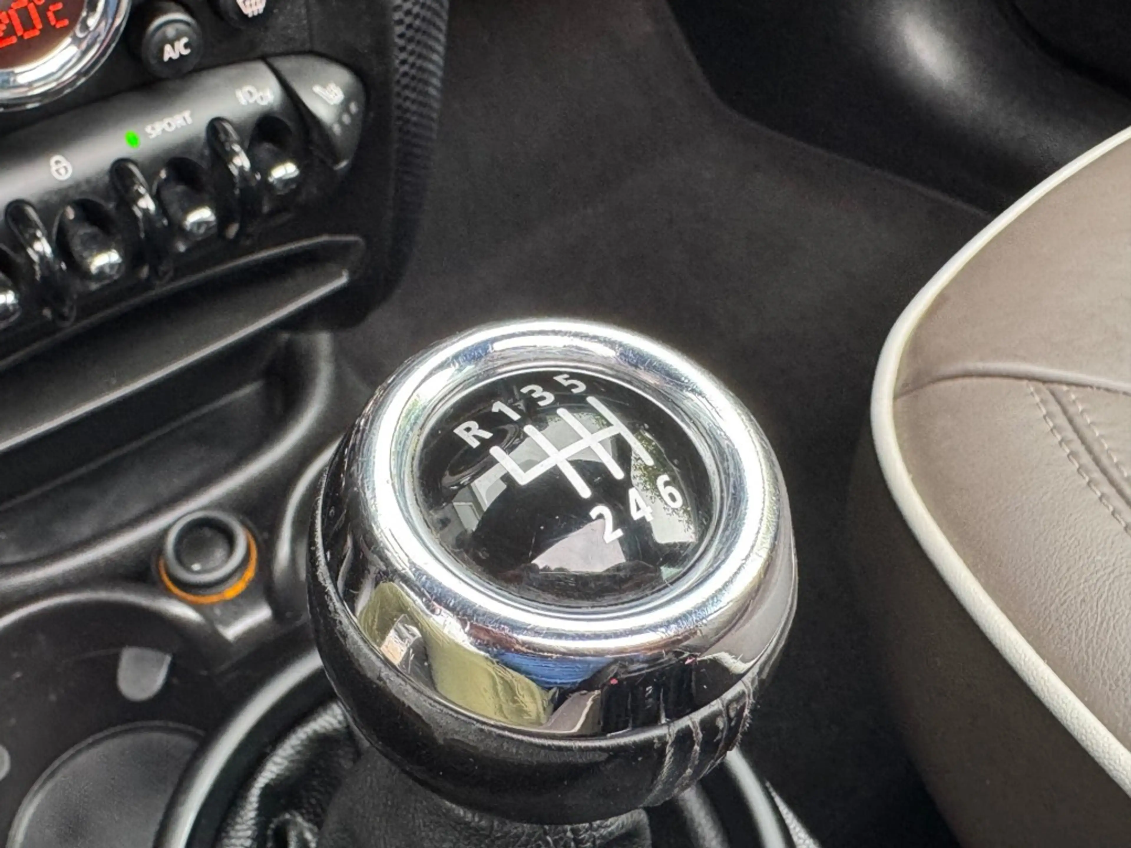 MINI Cooper D Countryman 1.6 Cooper D Chili + Leder + Navi + Pano + 17 inch — photo 16
