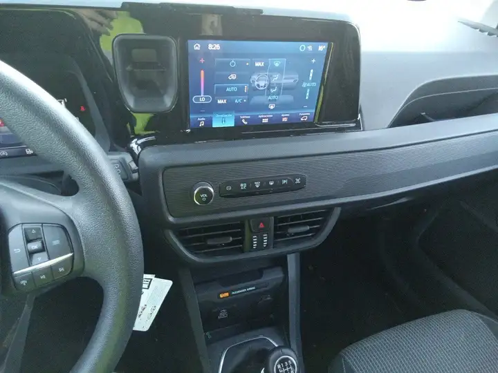 Ford Transit Courier 2026, foto 10