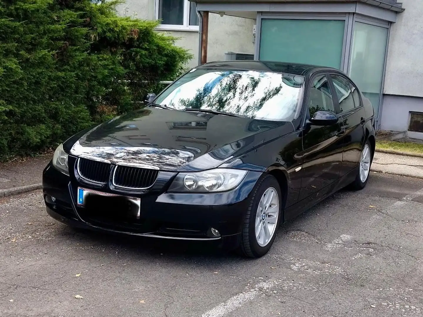 BMW 318 318d Schwarz - 1