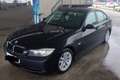 BMW 318 318d Schwarz - thumbnail 2