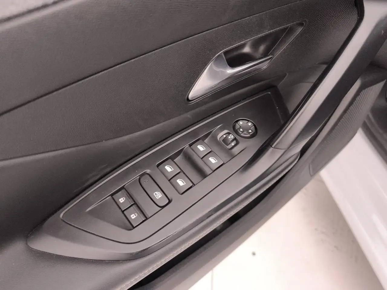 Peugeot 308 1.5 bluehdi Allure Pack s&s 130cv eat8 19