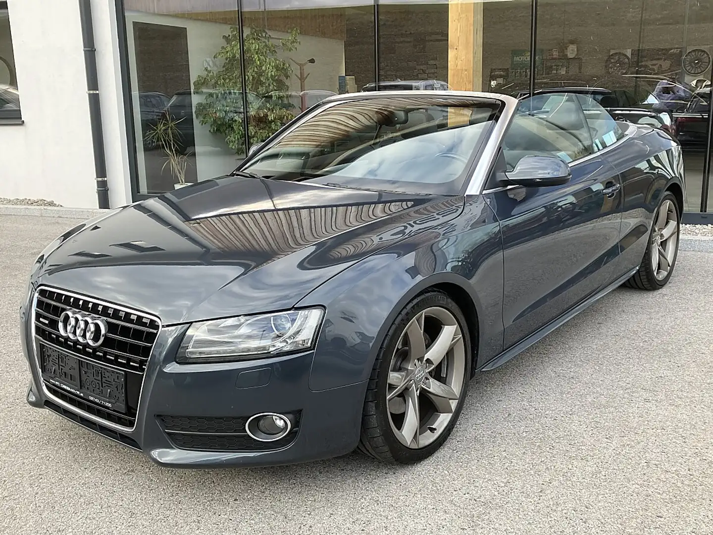 Audi A5 Cabrio 3,0 TDI V6 quattro DPF Aut. Leder Xenon ... Grau - 2