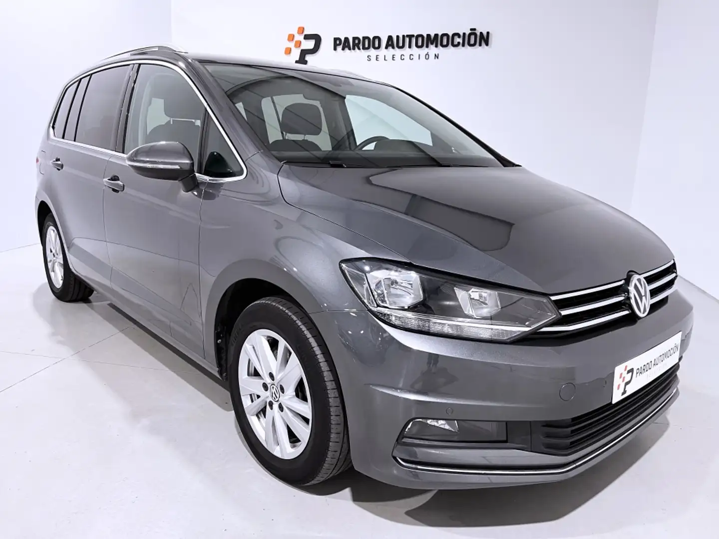 Volkswagen Touran Monovolumen Manual de 5 Puertas Gris - 1