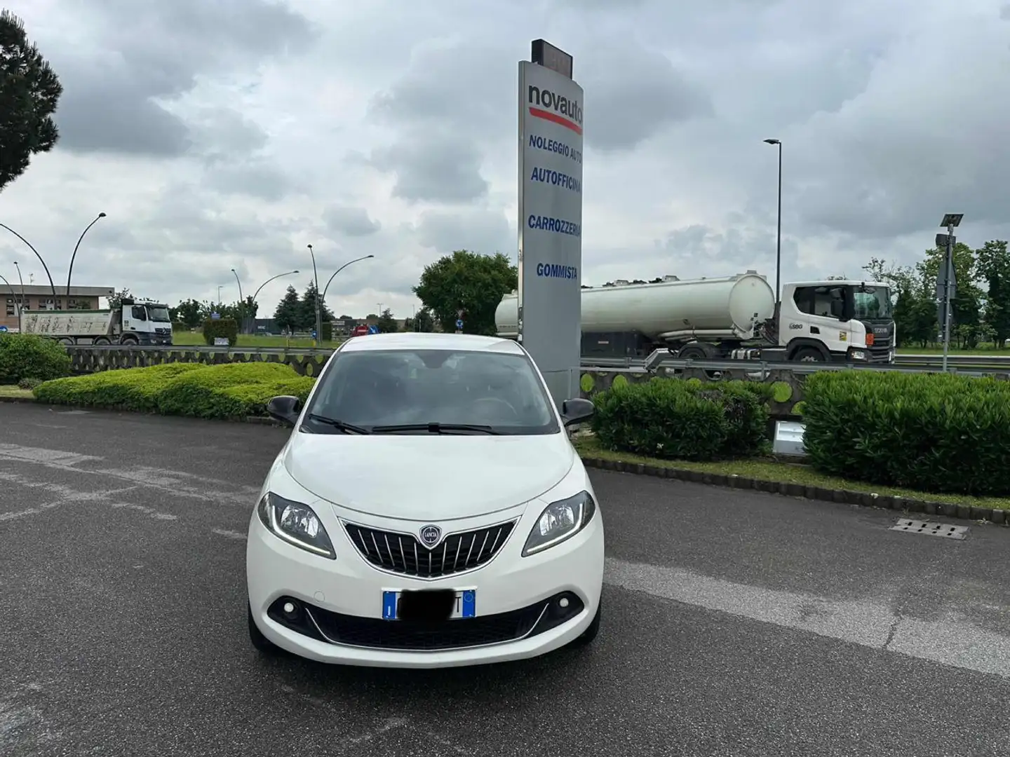 Lancia Ypsilon 1.0 FireFly 5 porte S&S Hybrid Gold Blanc - 2