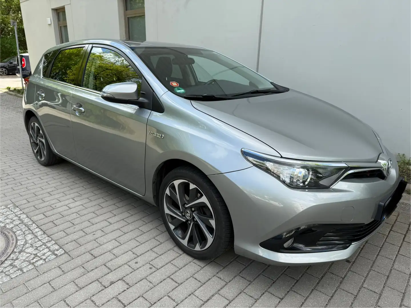Toyota Auris Hybrid Design Edition*ToyotaGarantie-01/26*Navi* Grau - 2