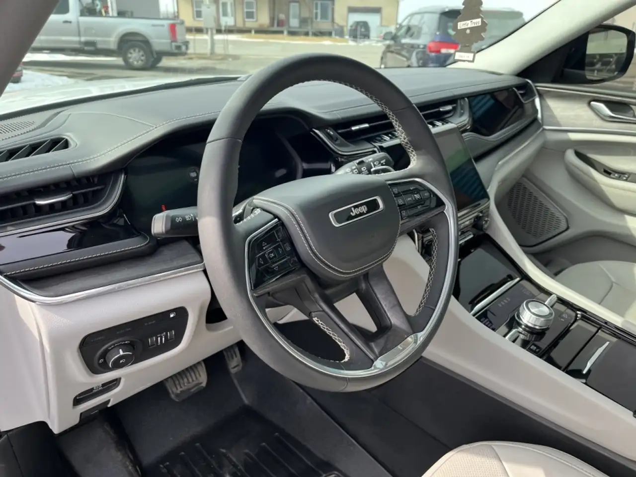 Jeep Grand Cherokee снимка Jeep Grand Cherokee