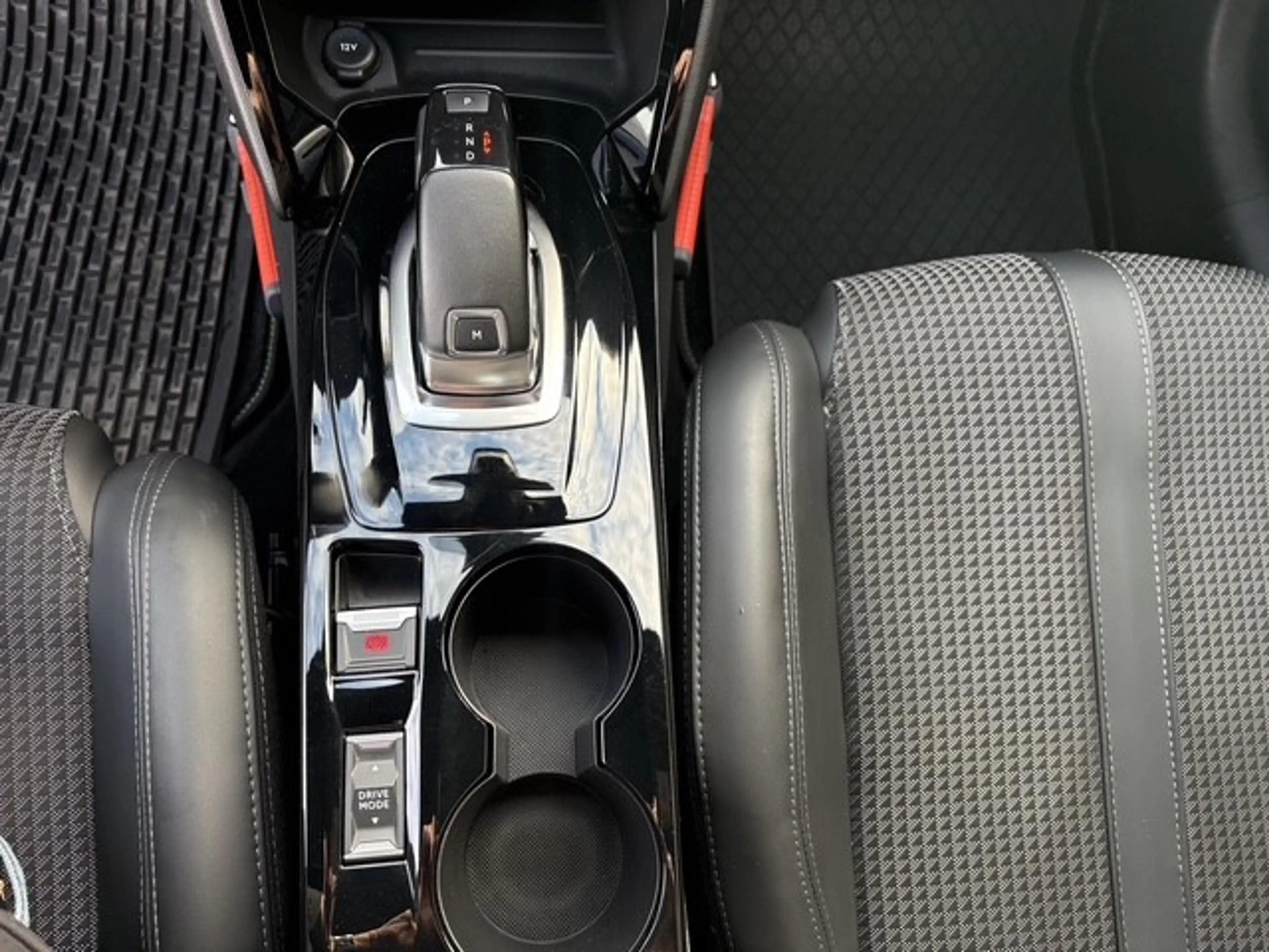 Peugeot 208 1.2 PureTech GT-Line | Carplay | Camera | 74.141 k — photo 15