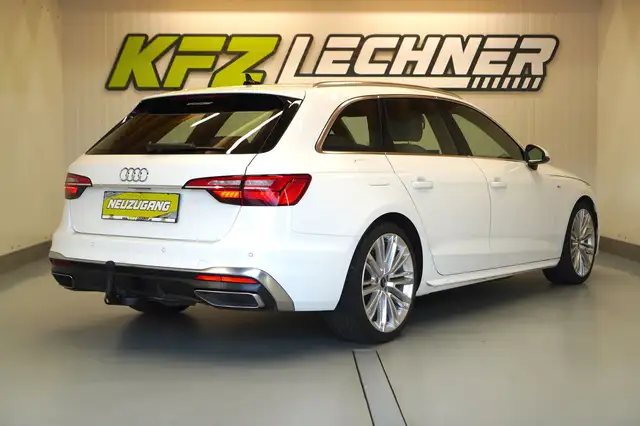Audi A4 view 4