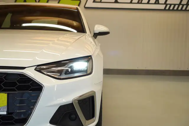 Audi A4 view 10