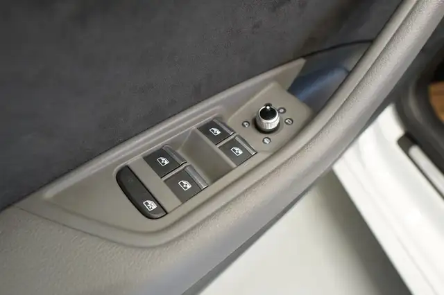 Audi A4 view 14