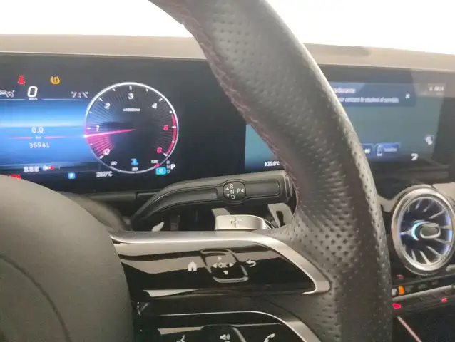 Mercedes-Benz GLA view 8