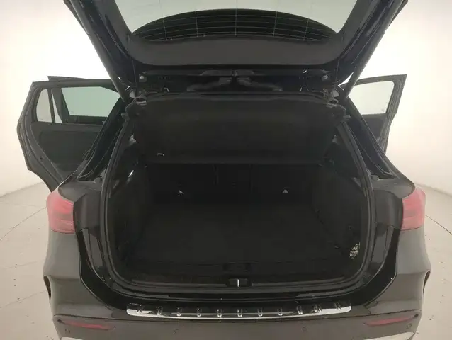 Mercedes-Benz GLA view 10