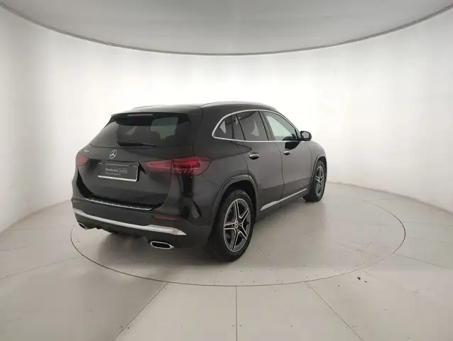 Mercedes-Benz GLA view 4
