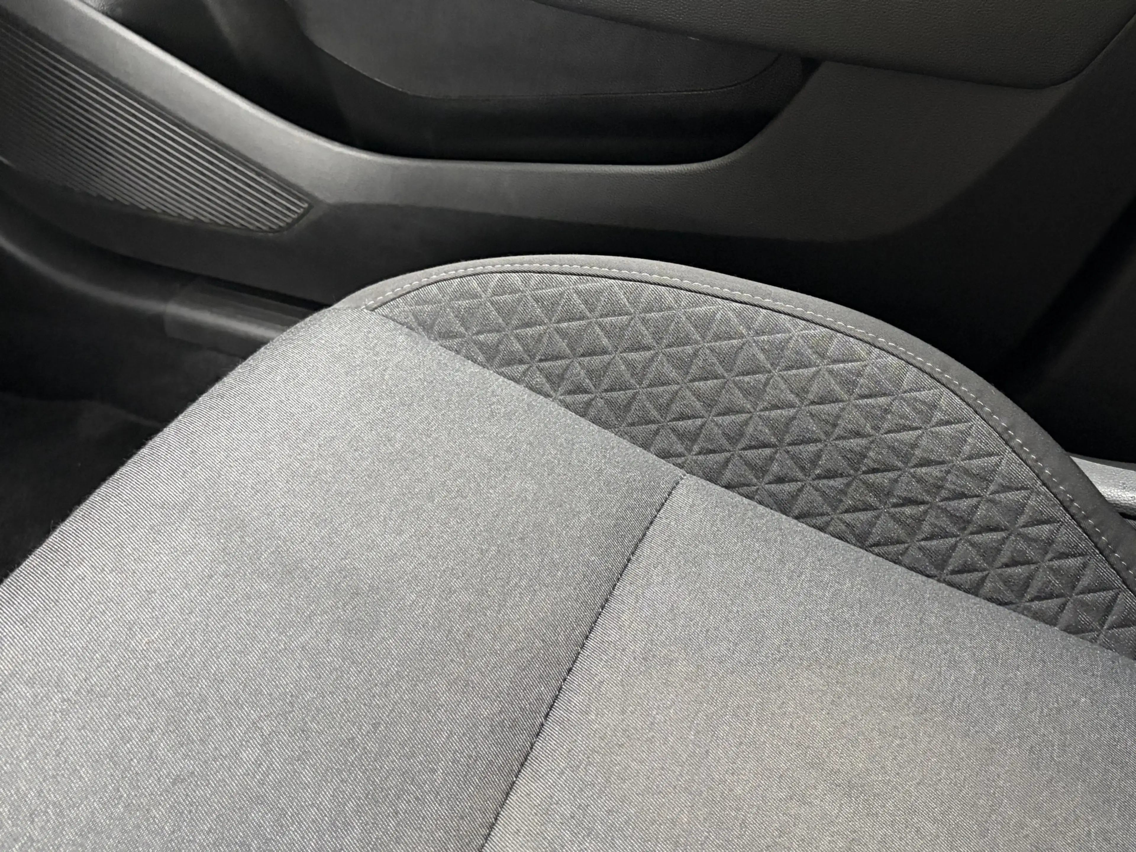 Renault Clio 1.0 TCe 90 Equilibre Carplay / Navi / Cruise — photo 50