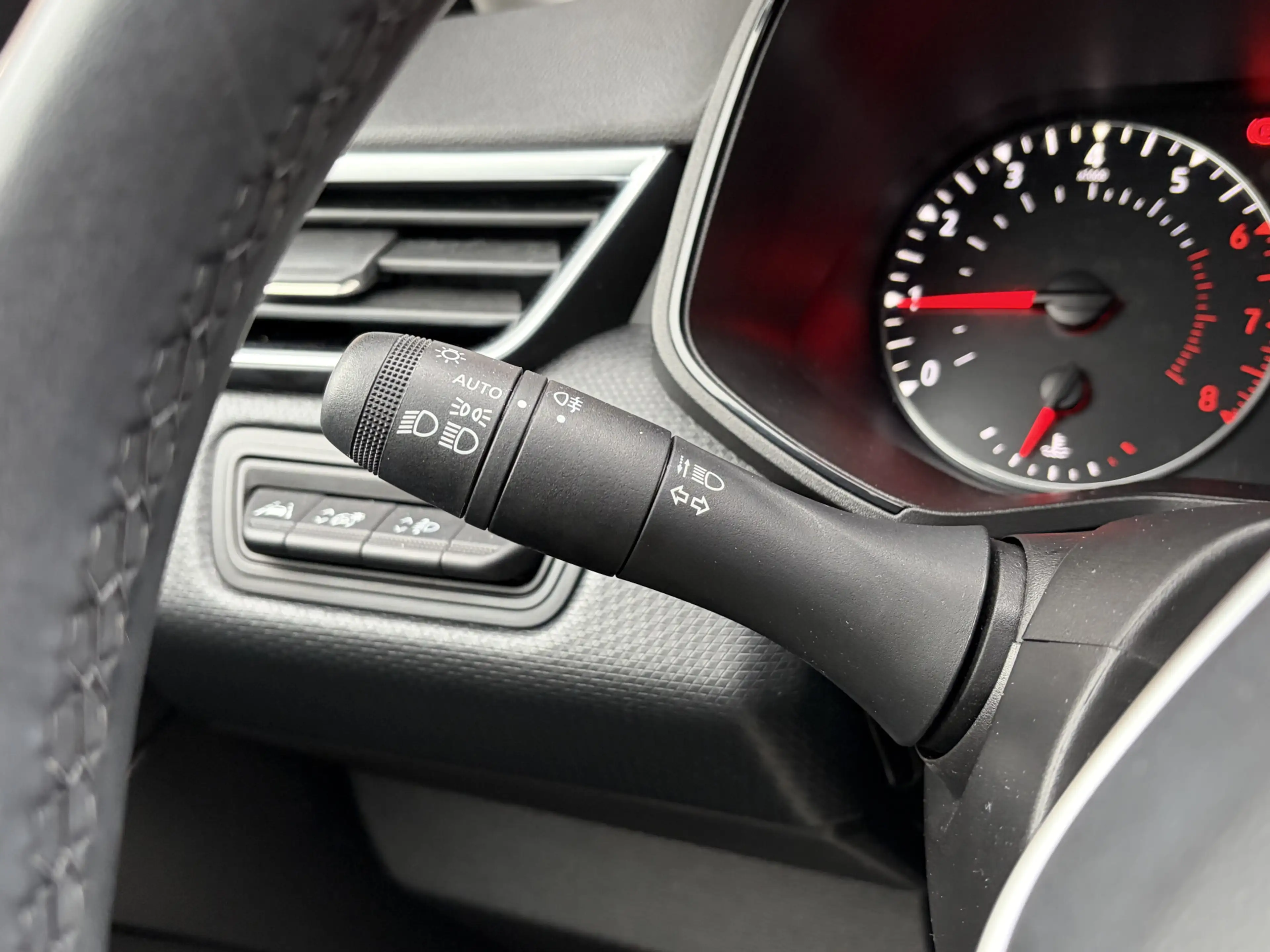 Renault Clio 1.0 TCe 90 Equilibre Carplay / Navi / Cruise — photo 23