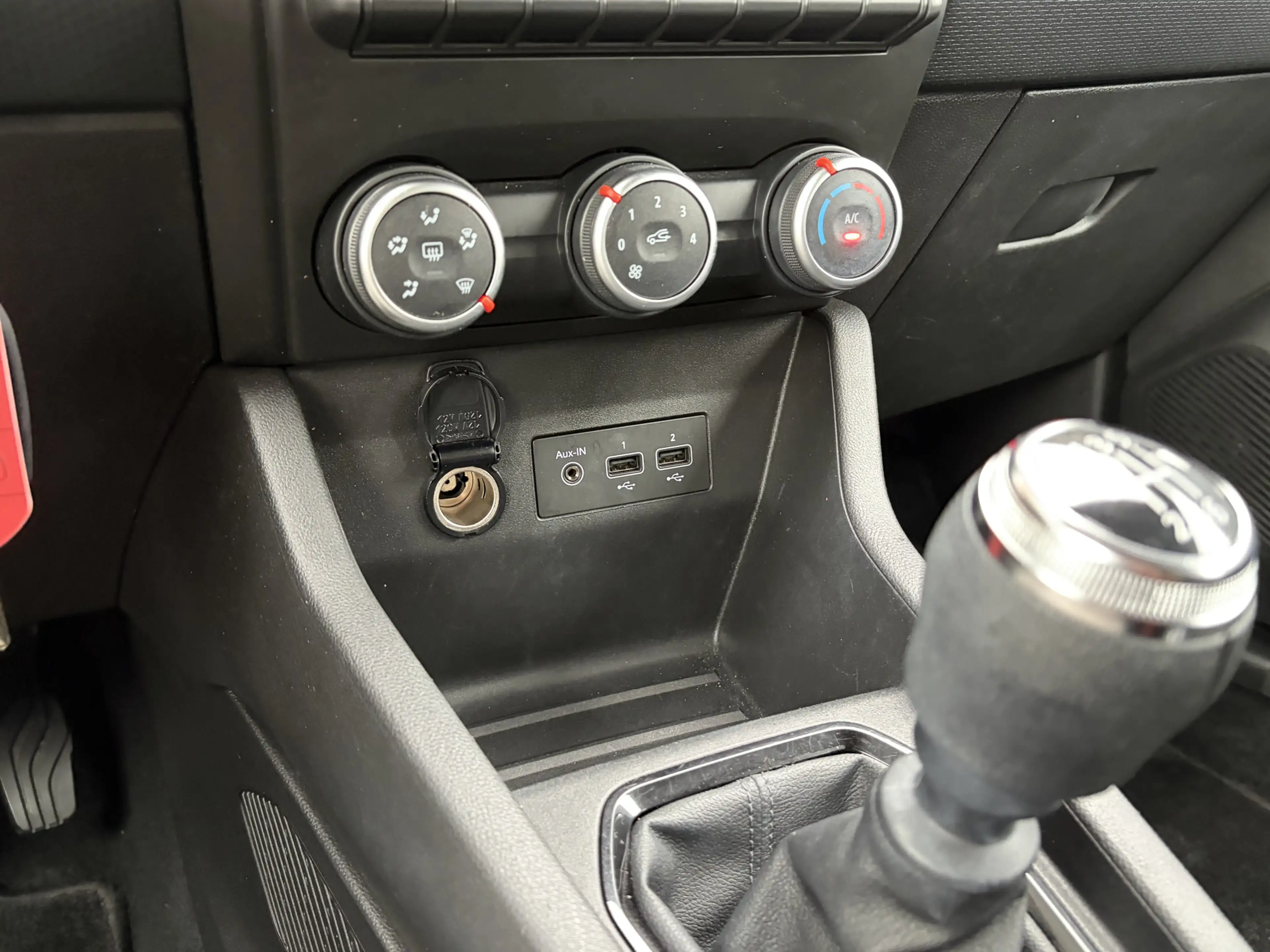 Renault Clio 1.0 TCe 90 Equilibre Carplay / Navi / Cruise — photo 31