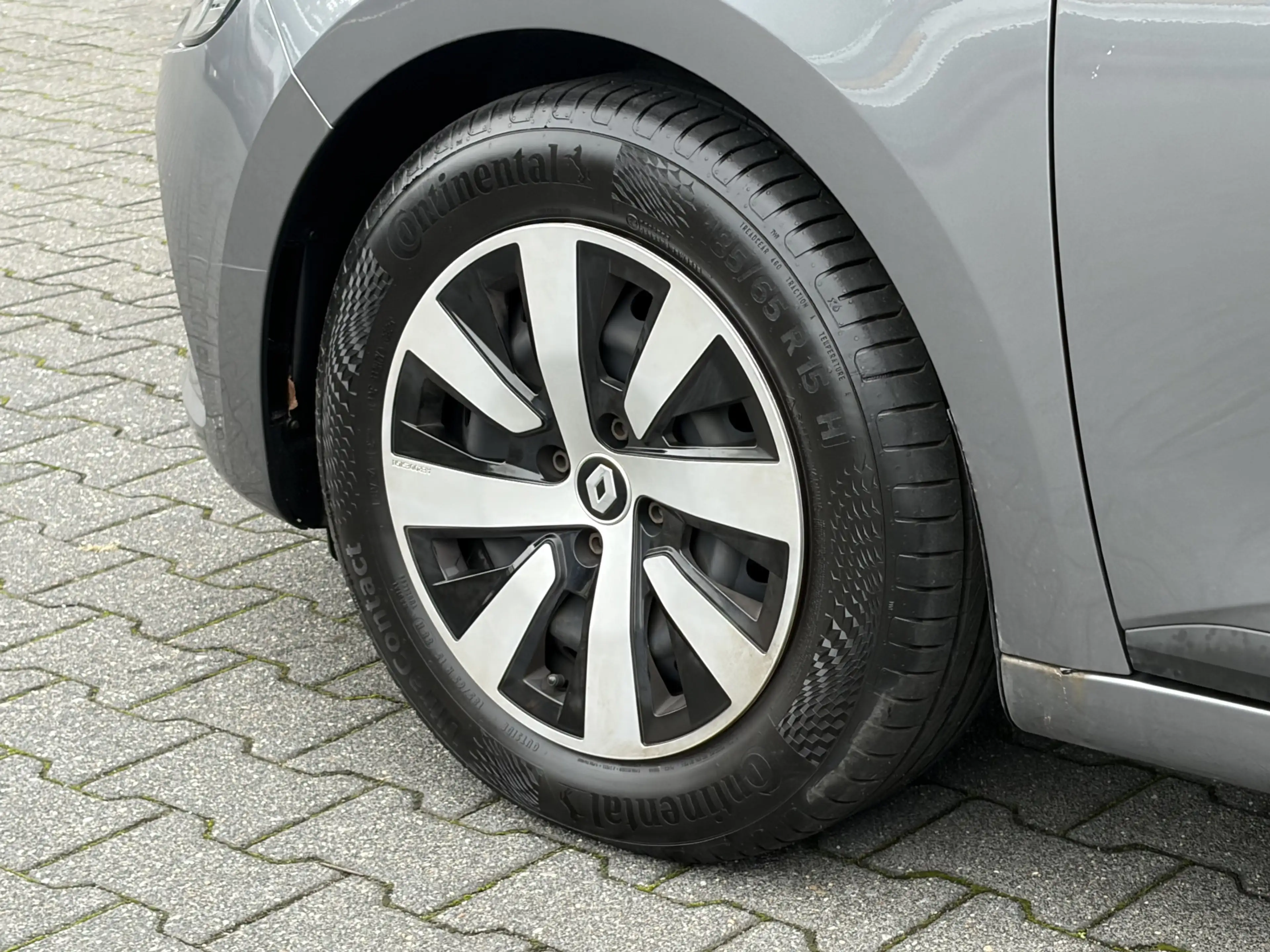 Renault Clio 1.0 TCe 90 Equilibre Carplay / Navi / Cruise — photo 14