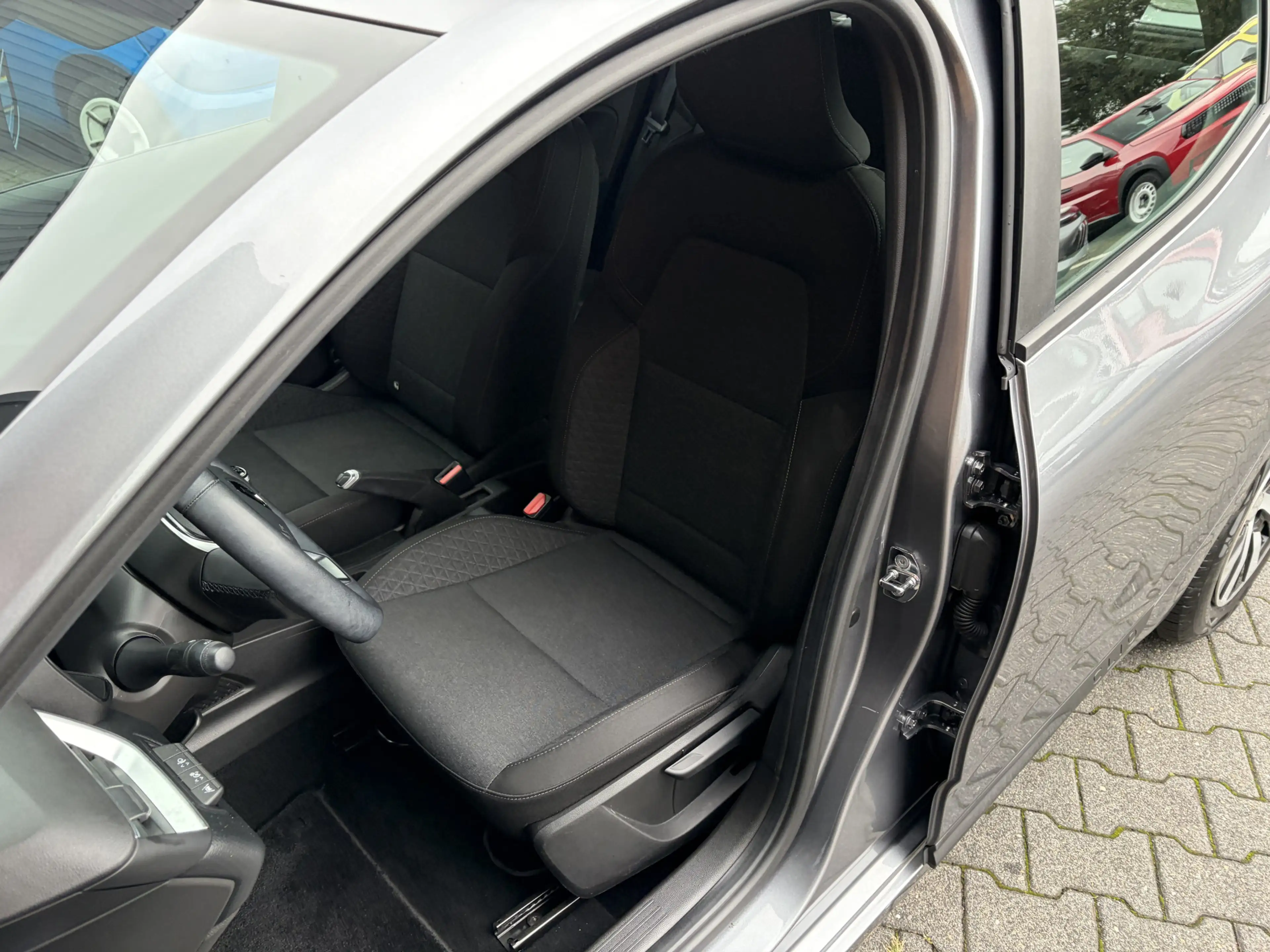 Renault Clio 1.0 TCe 90 Equilibre Carplay / Navi / Cruise — photo 45