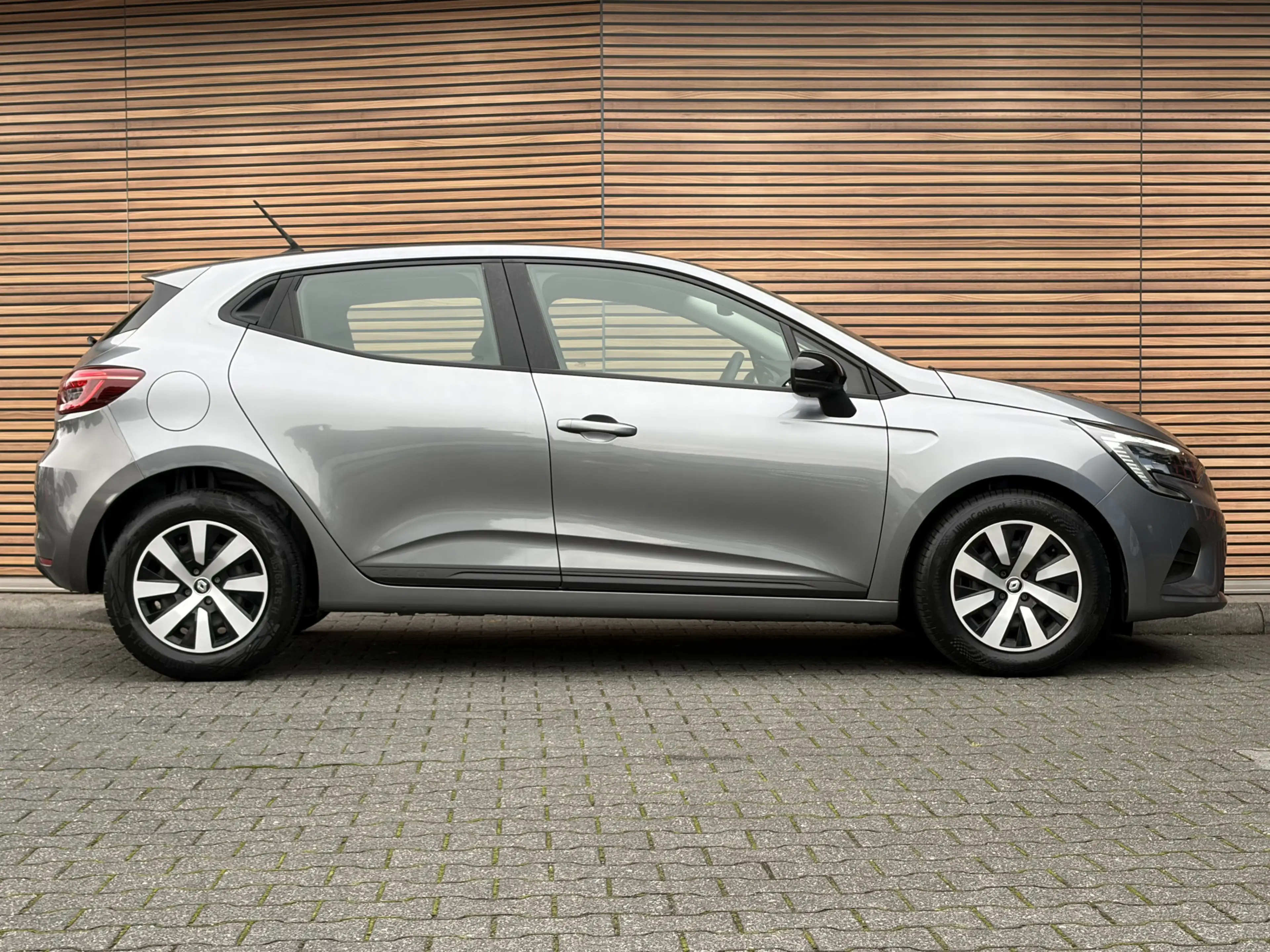 Renault Clio 1.0 TCe 90 Equilibre Carplay / Navi / Cruise — photo 6