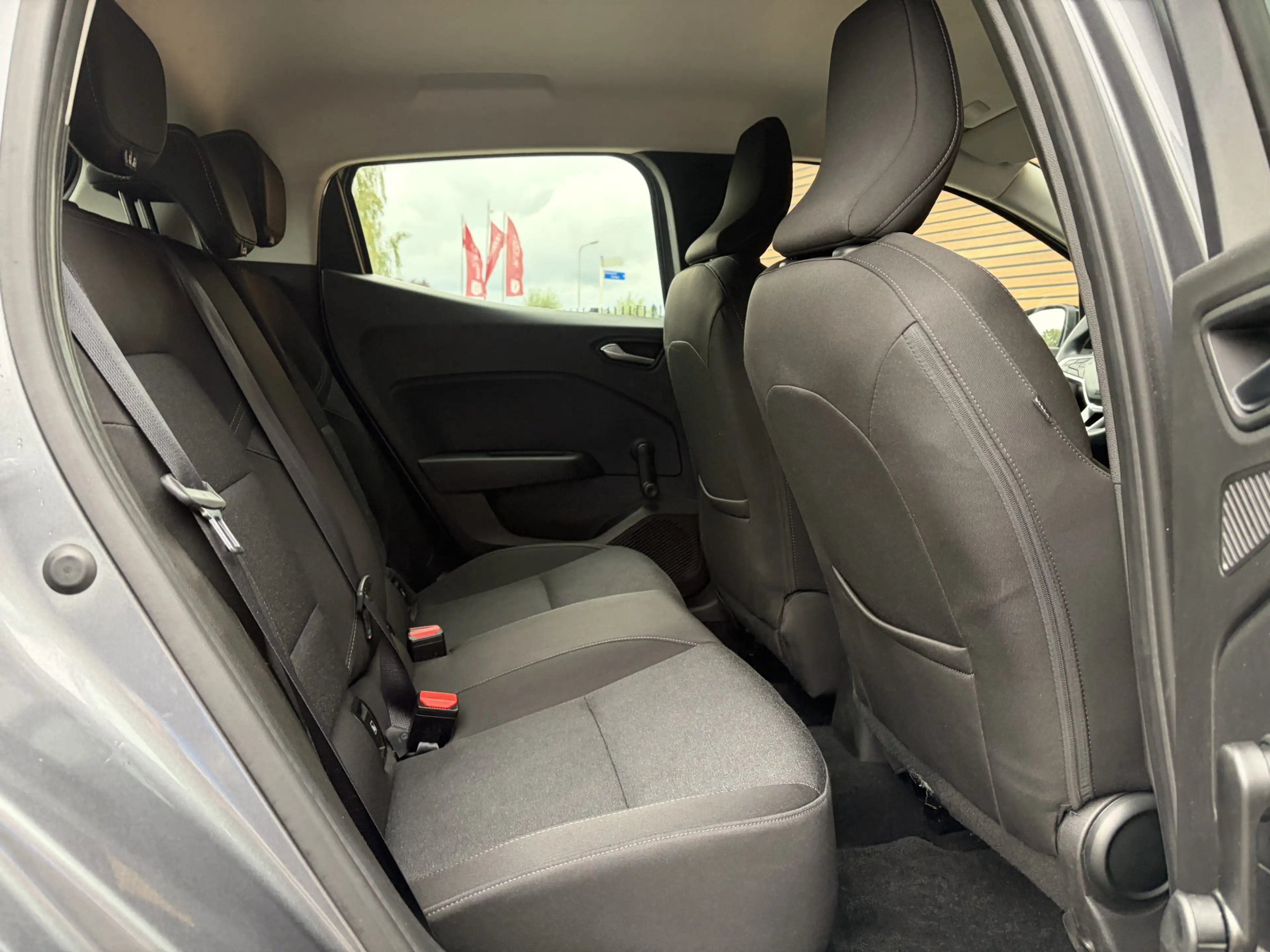 Renault Clio 1.0 TCe 90 Equilibre Carplay / Navi / Cruise — photo 34