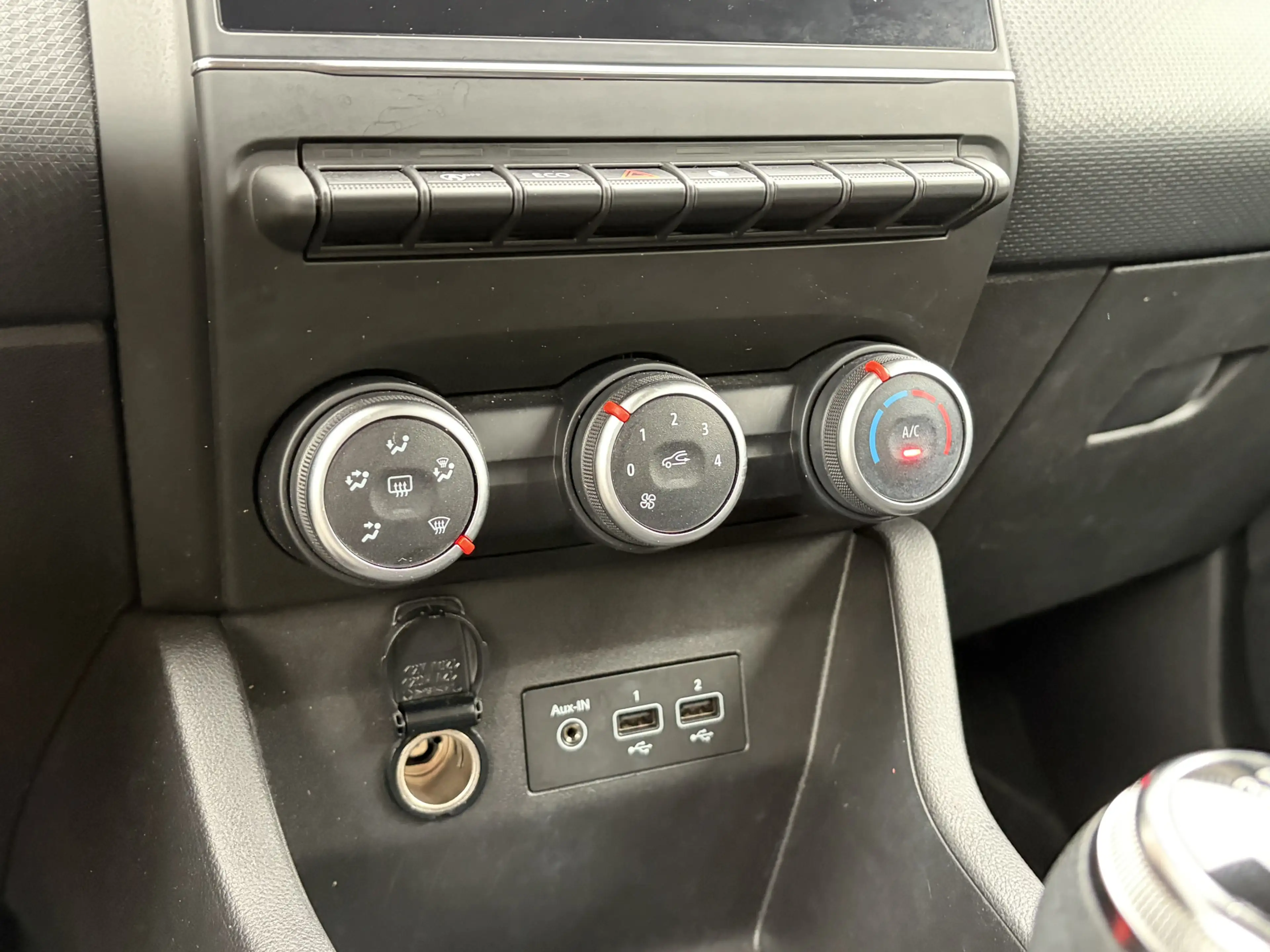 Renault Clio 1.0 TCe 90 Equilibre Carplay / Navi / Cruise — photo 32