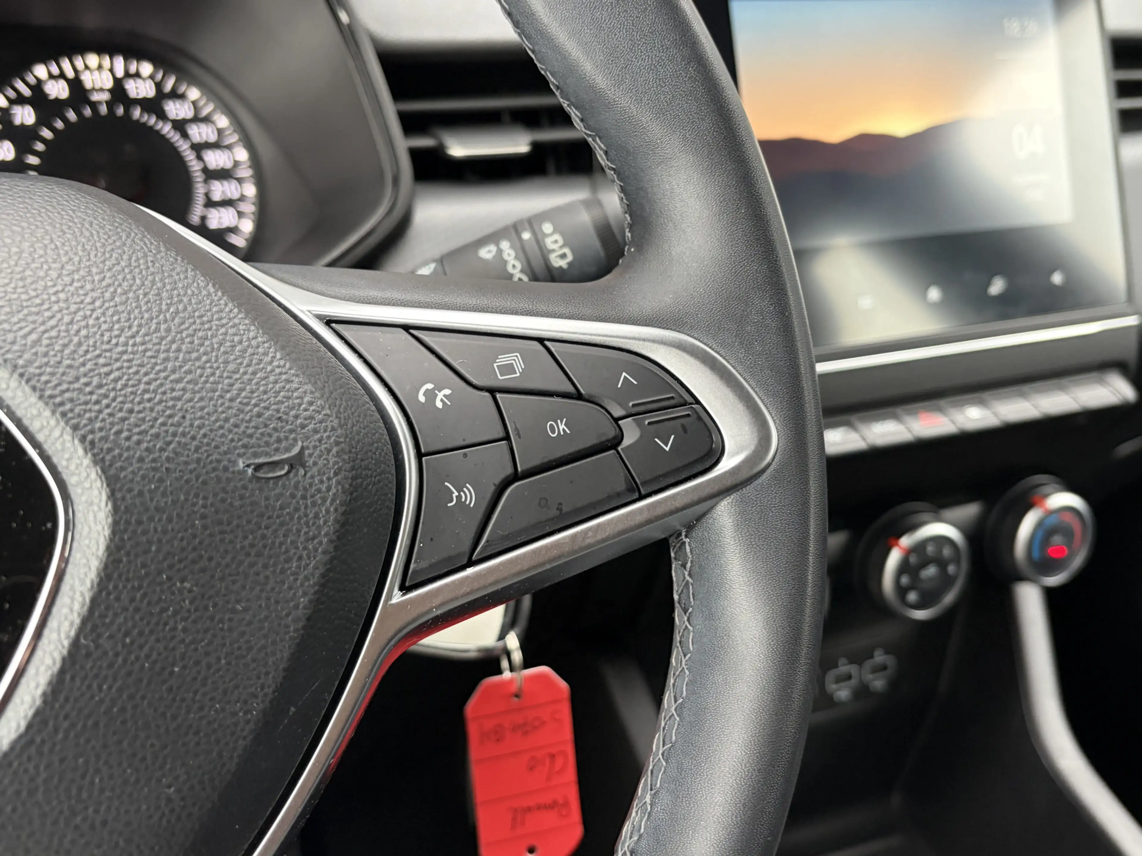 Renault Clio 1.0 TCe 90 Equilibre Carplay / Navi / Cruise — photo 26
