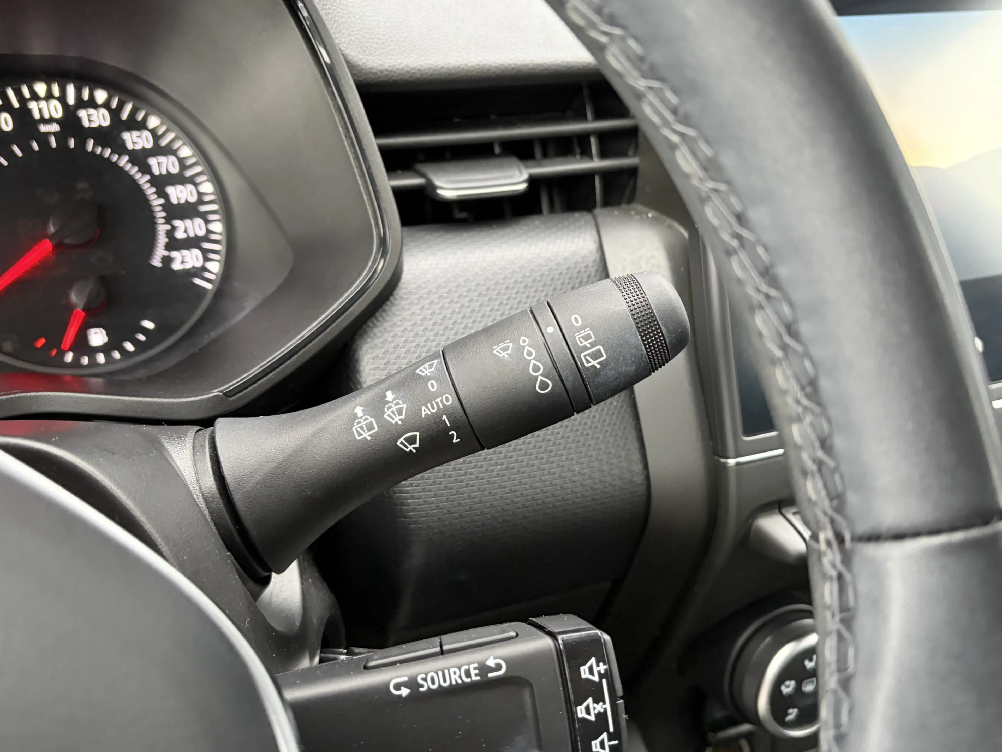 Renault Clio 1.0 TCe 90 Equilibre Carplay / Navi / Cruise — photo 27