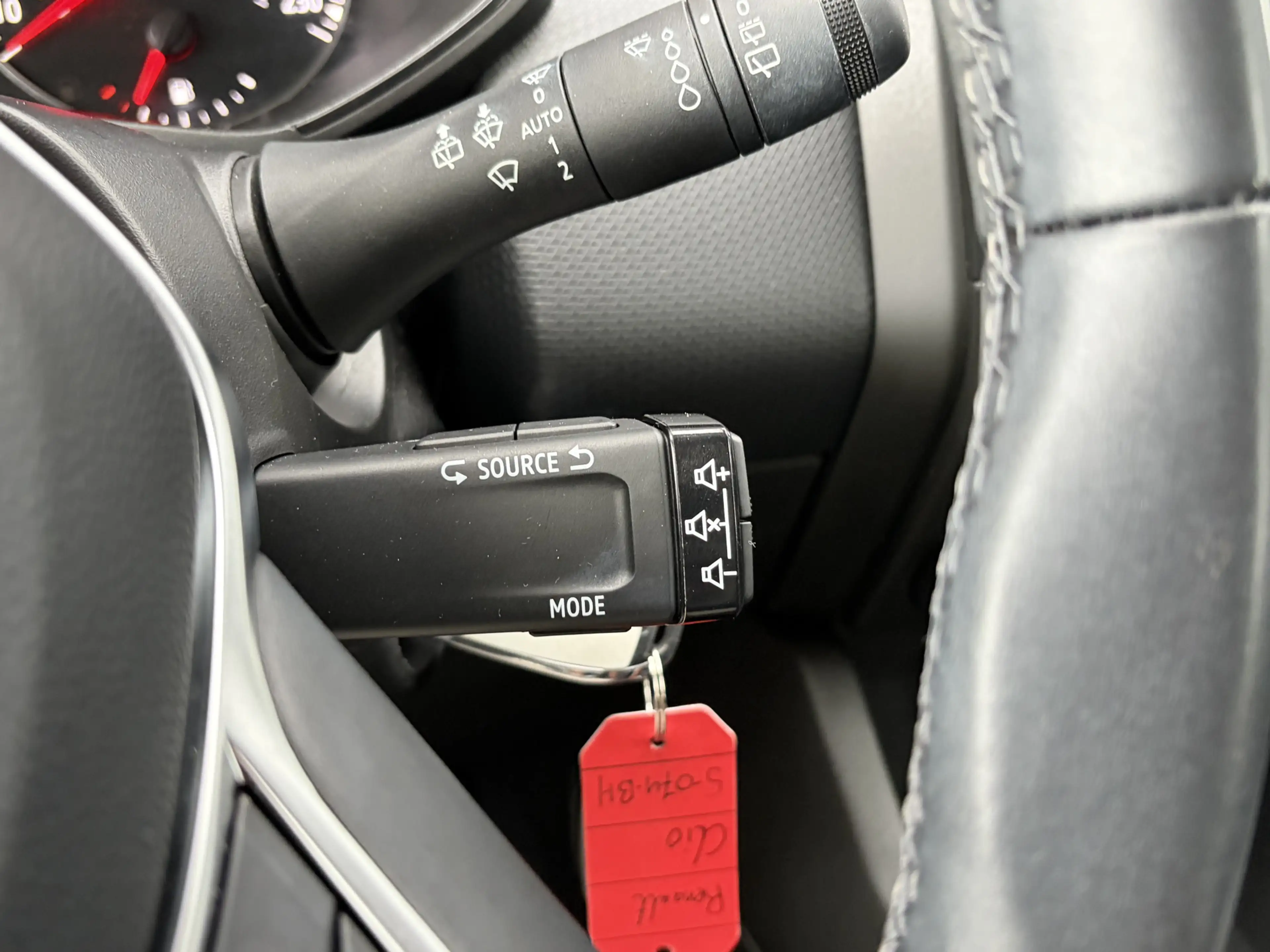Renault Clio 1.0 TCe 90 Equilibre Carplay / Navi / Cruise — photo 28