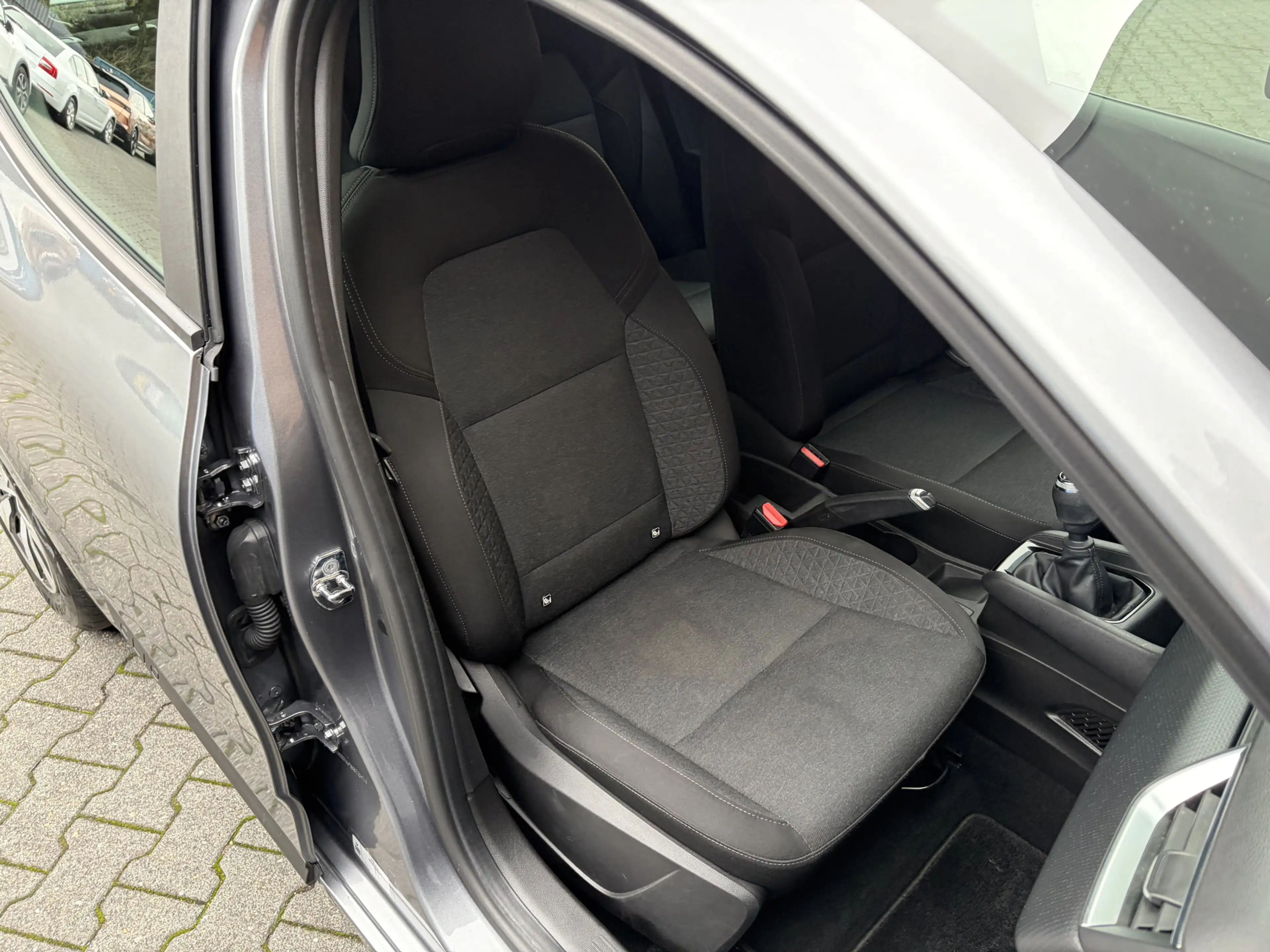 Renault Clio 1.0 TCe 90 Equilibre Carplay / Navi / Cruise — photo 47