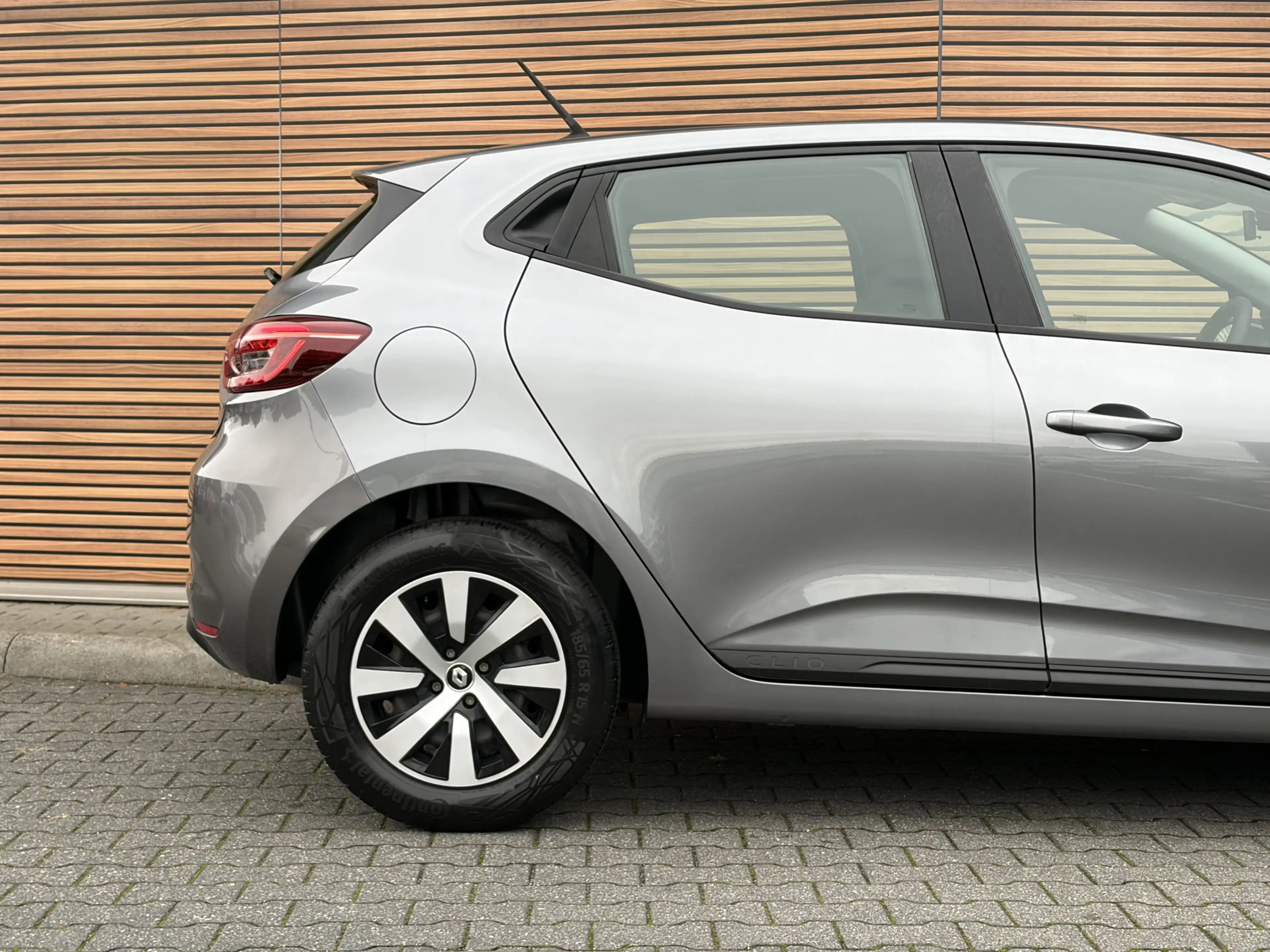 Renault Clio 1.0 TCe 90 Equilibre Carplay / Navi / Cruise — photo 19