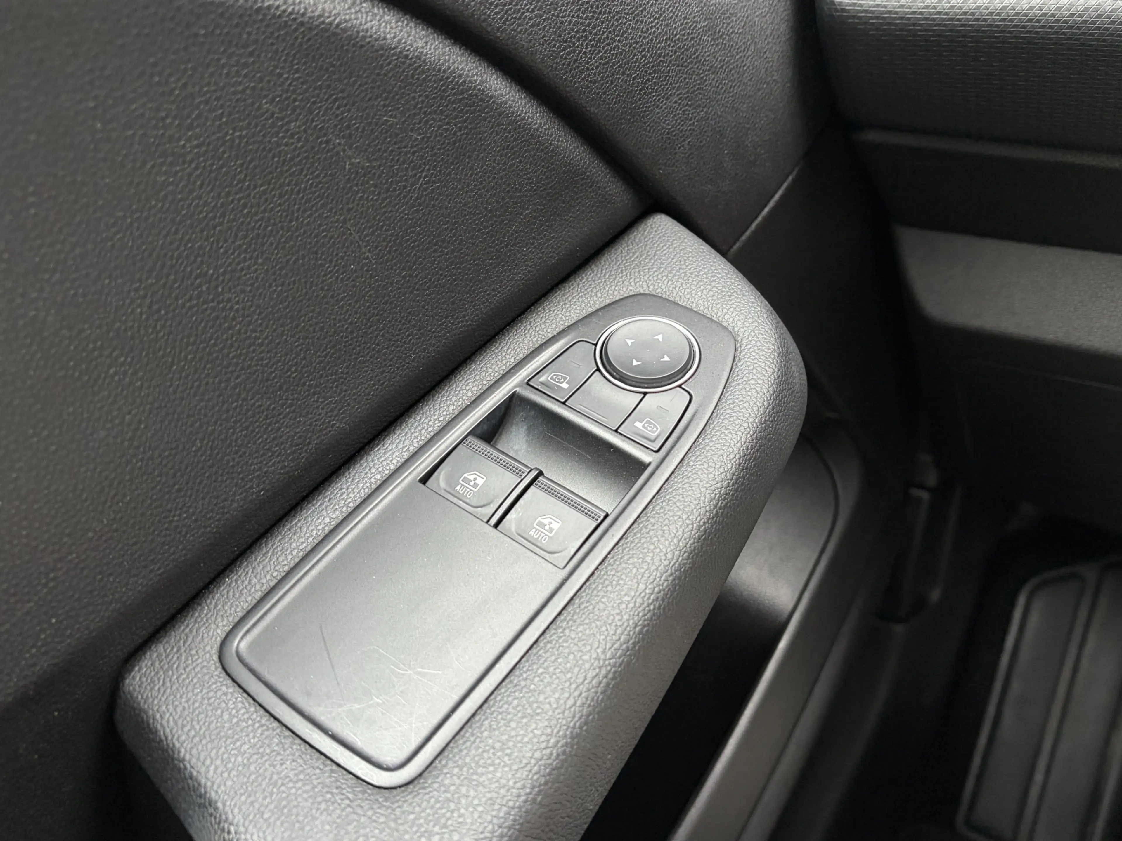Renault Clio 1.0 TCe 90 Equilibre Carplay / Navi / Cruise — photo 43