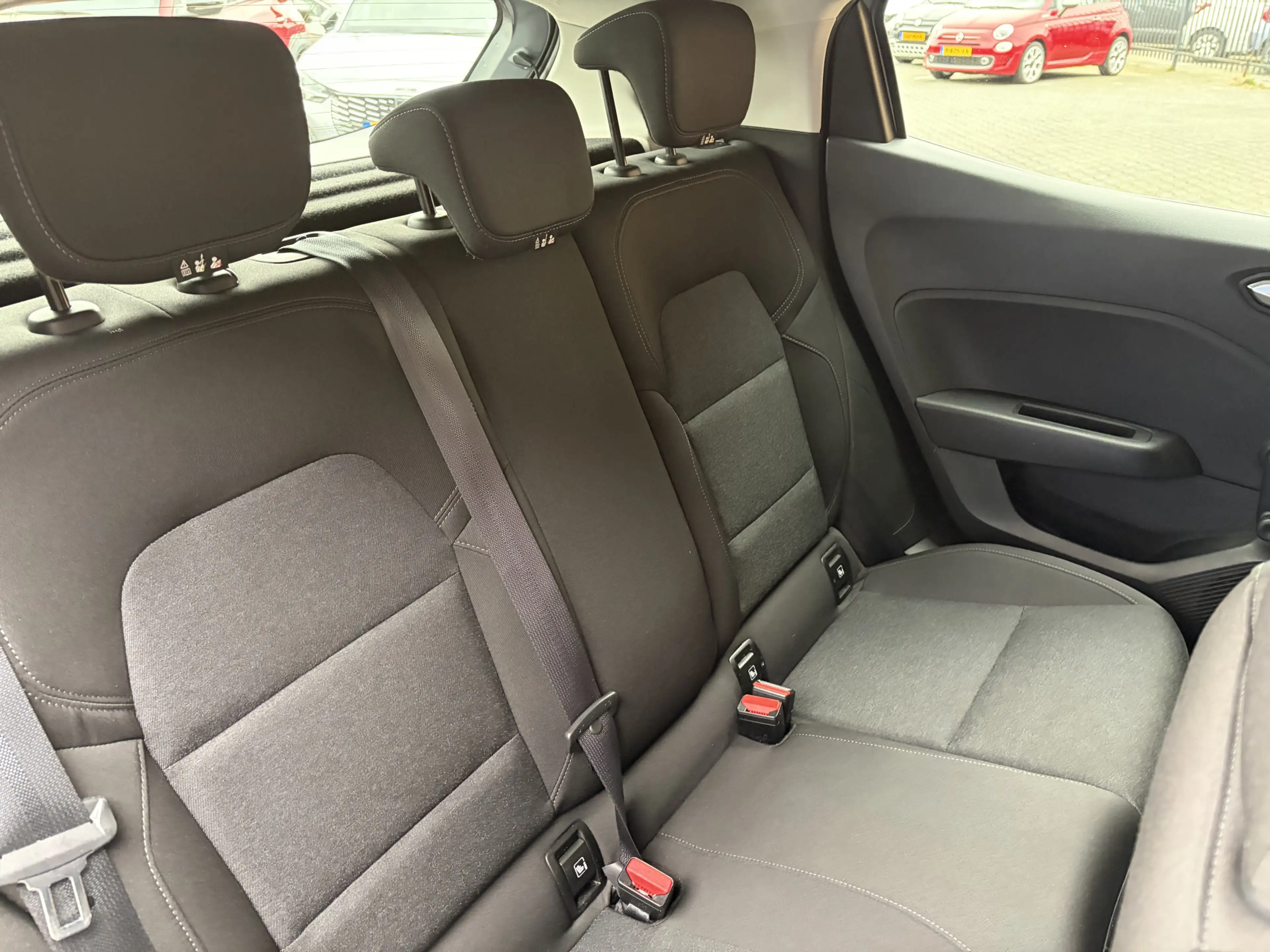 Renault Clio 1.0 TCe 90 Equilibre Carplay / Navi / Cruise — photo 49