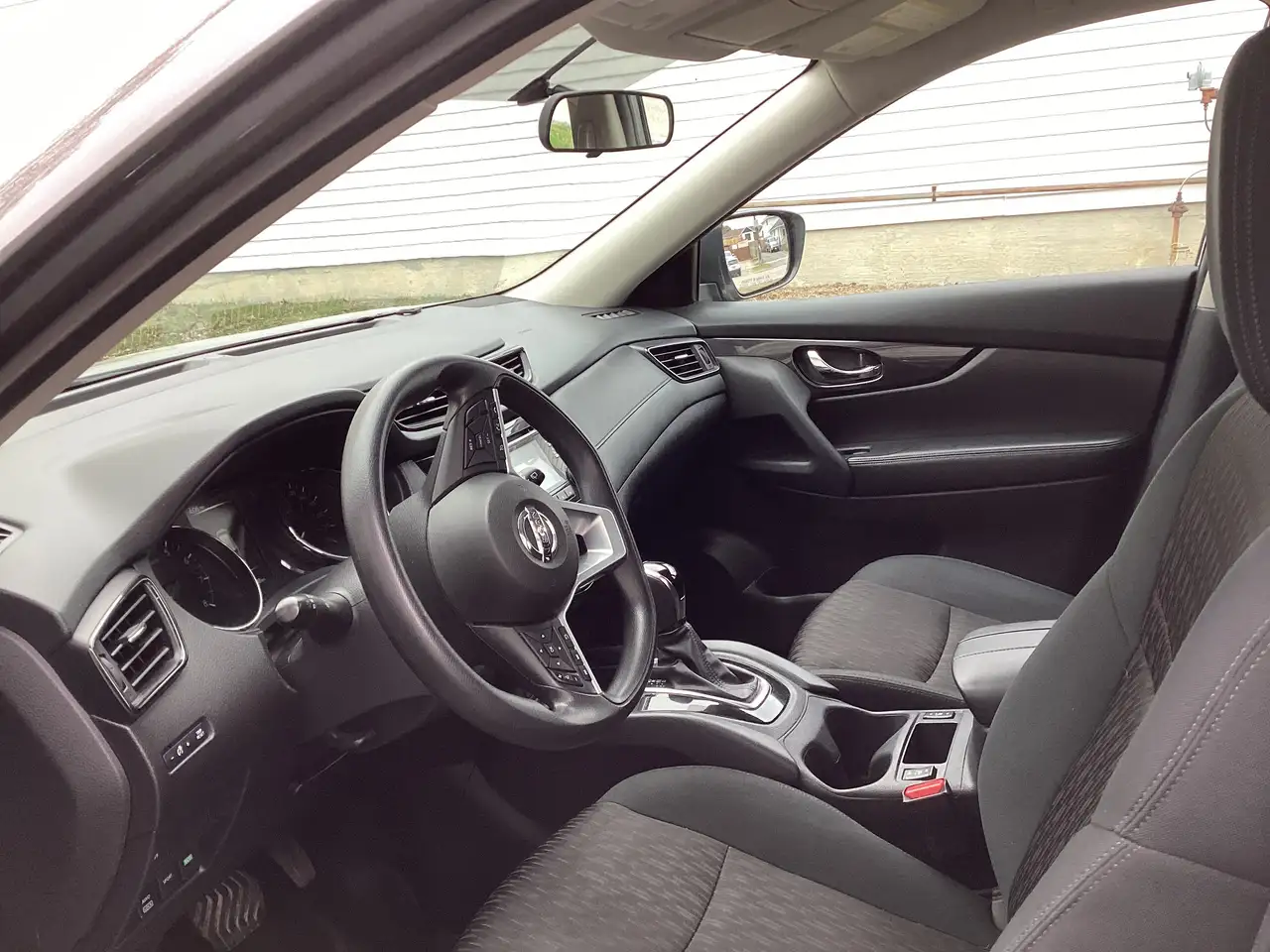 Nissan Rogue снимка Nissan Rogue