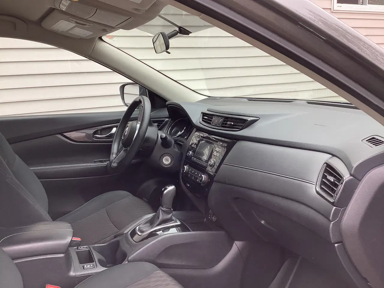 Nissan Rogue снимка Nissan Rogue