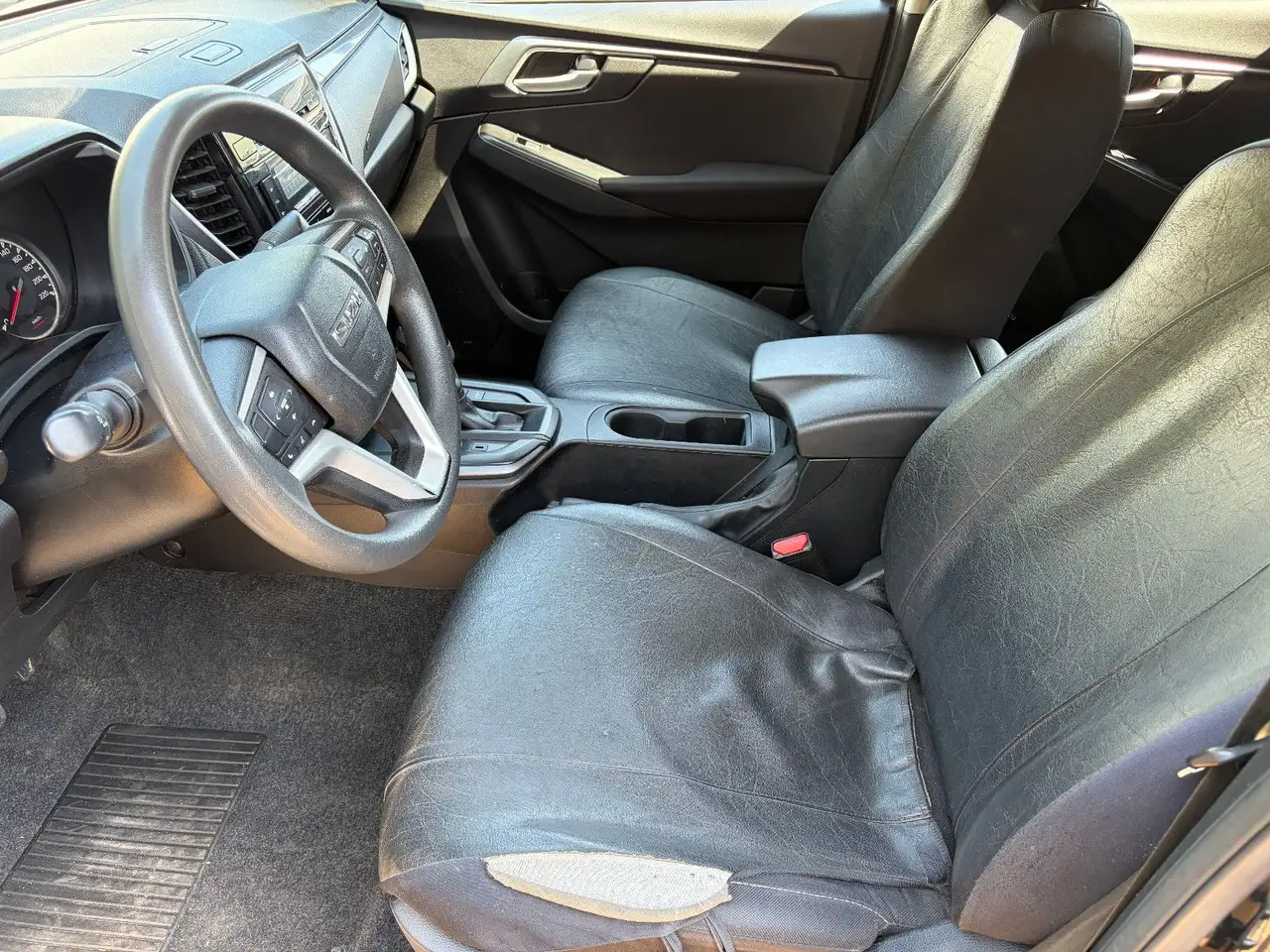 Isuzu D-Max 2023 — фото 8