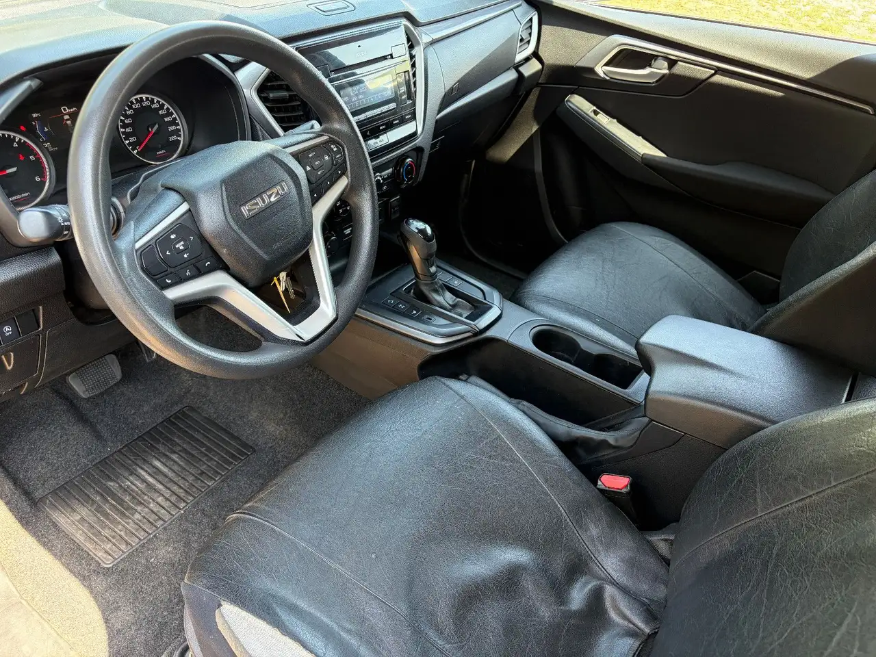 Isuzu D-Max 2023 — фото 7