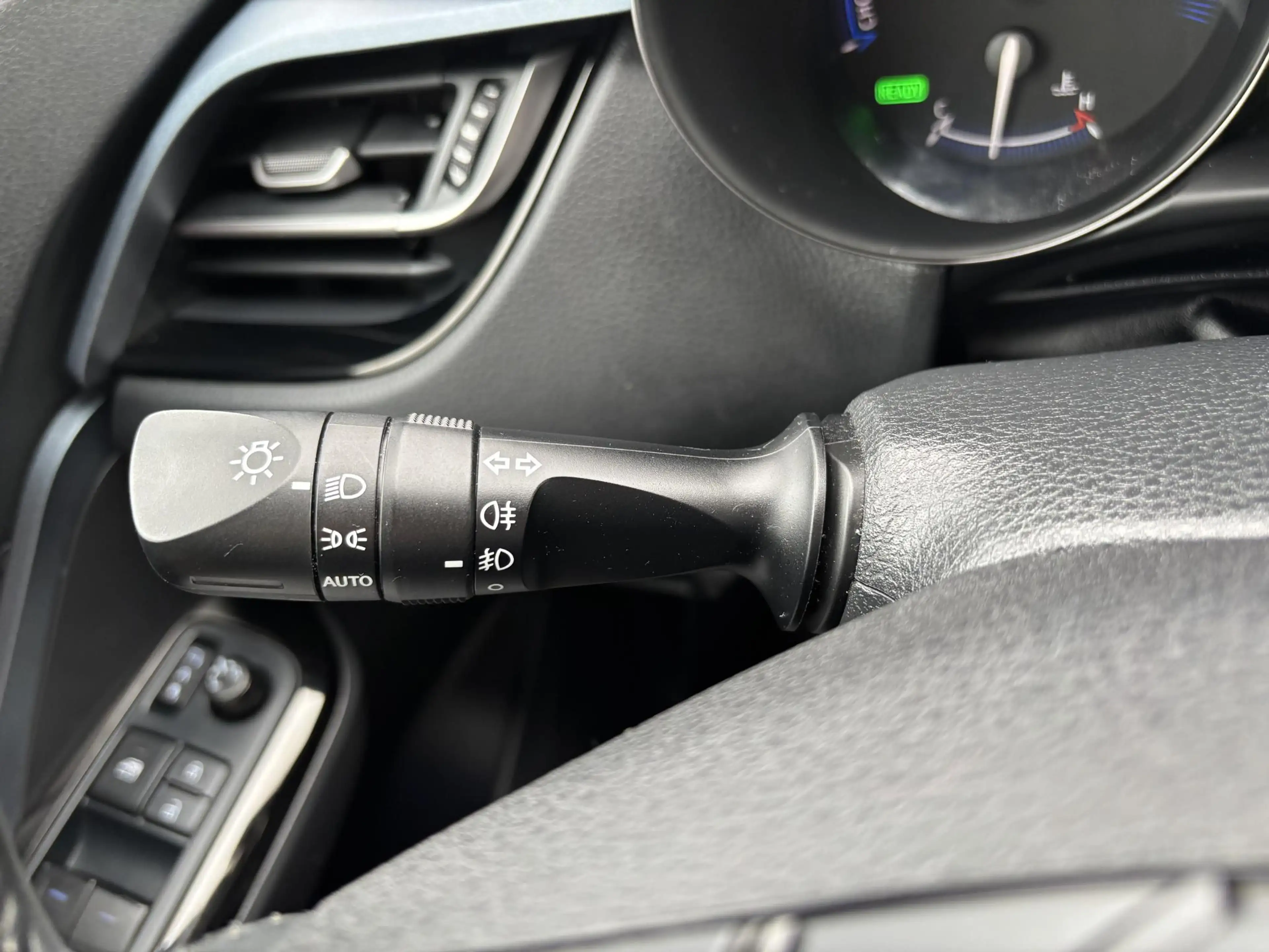 Toyota C-HR 1.8 Hybrid Executive Navigatie /  Climate Control — photo 28