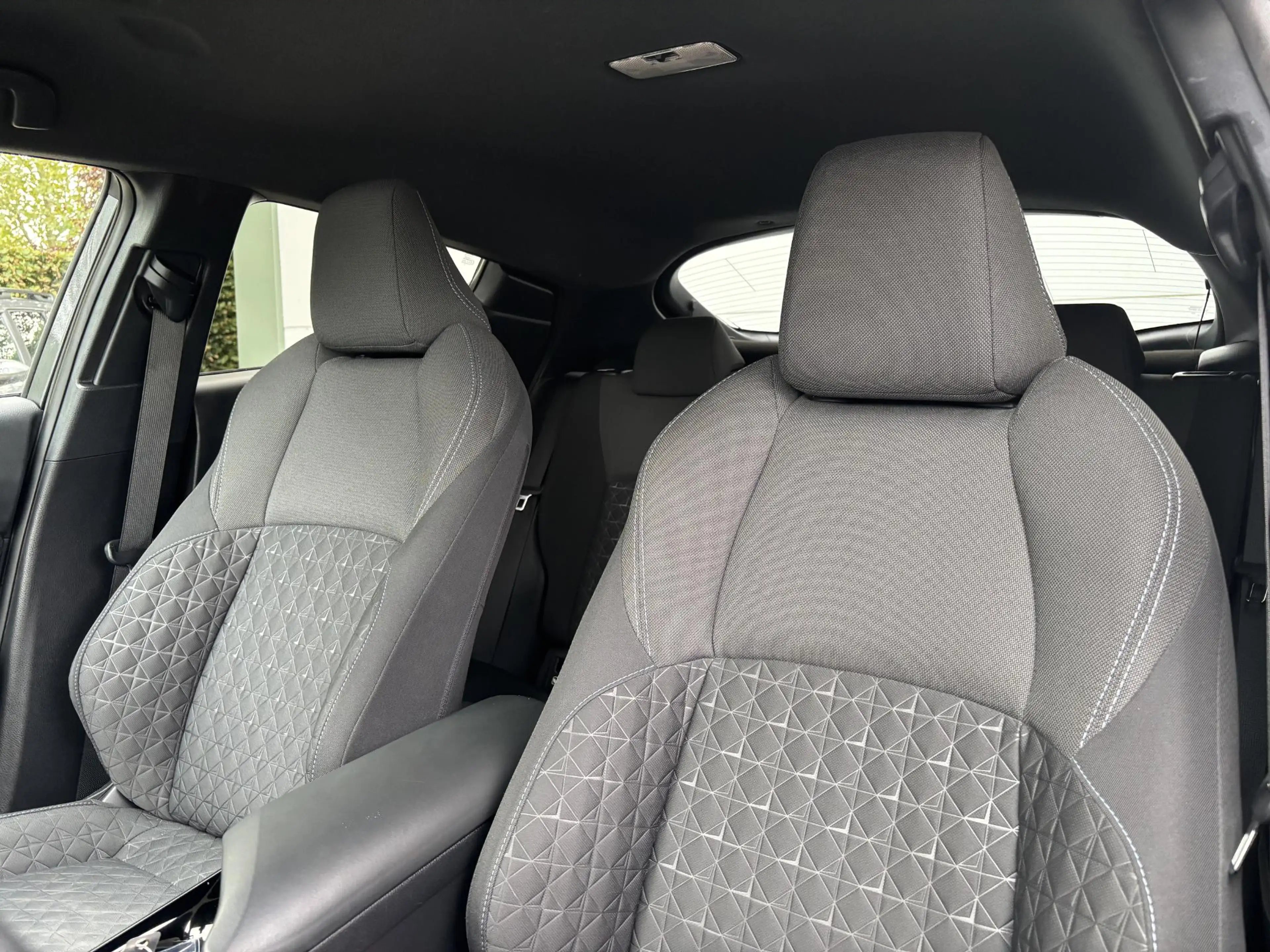 Toyota C-HR 1.8 Hybrid Executive Navigatie /  Climate Control — photo 7