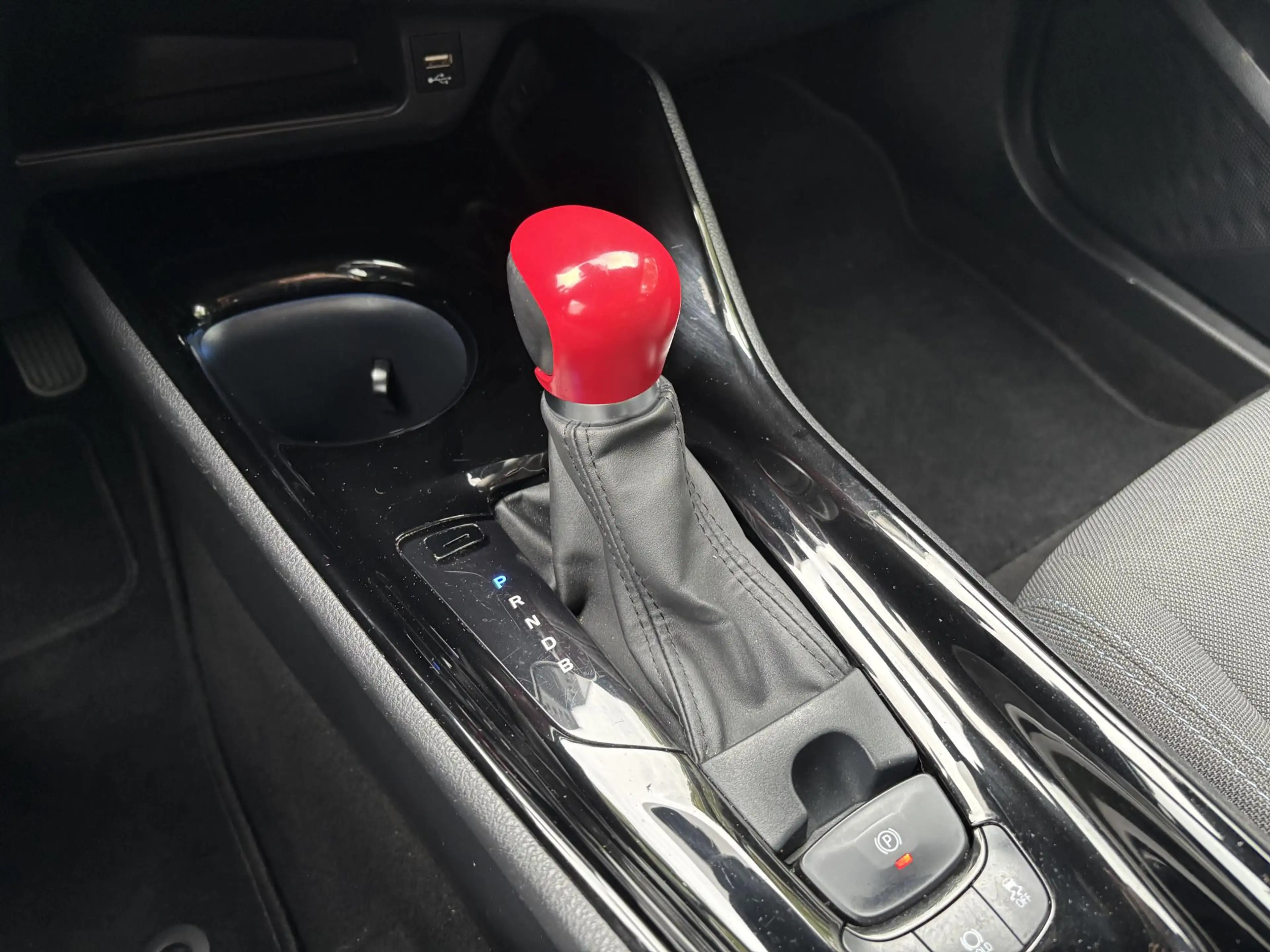 Toyota C-HR 1.8 Hybrid Executive Navigatie /  Climate Control — photo 23