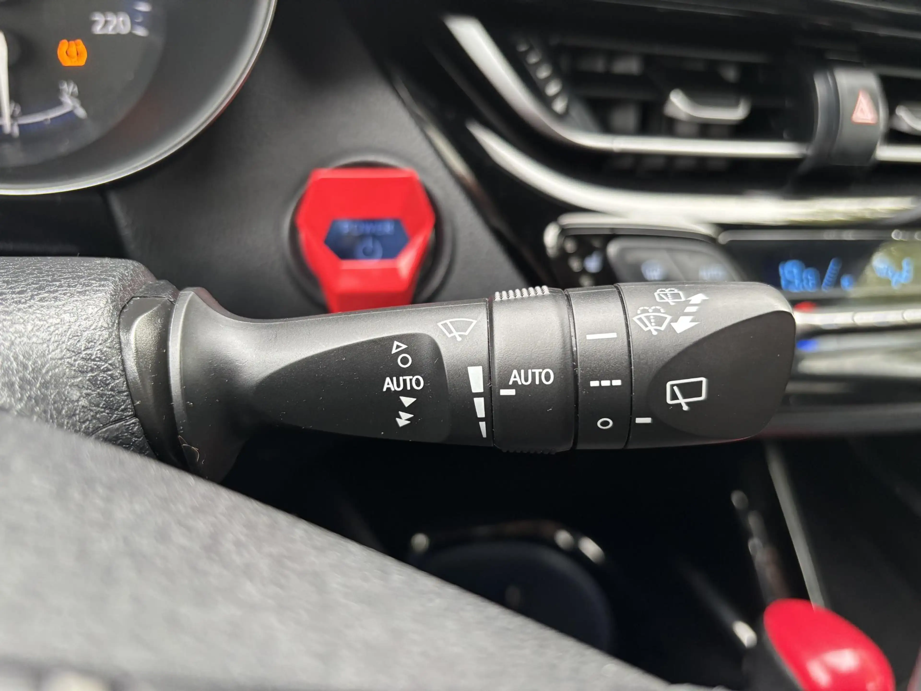 Toyota C-HR 1.8 Hybrid Executive Navigatie /  Climate Control — photo 29