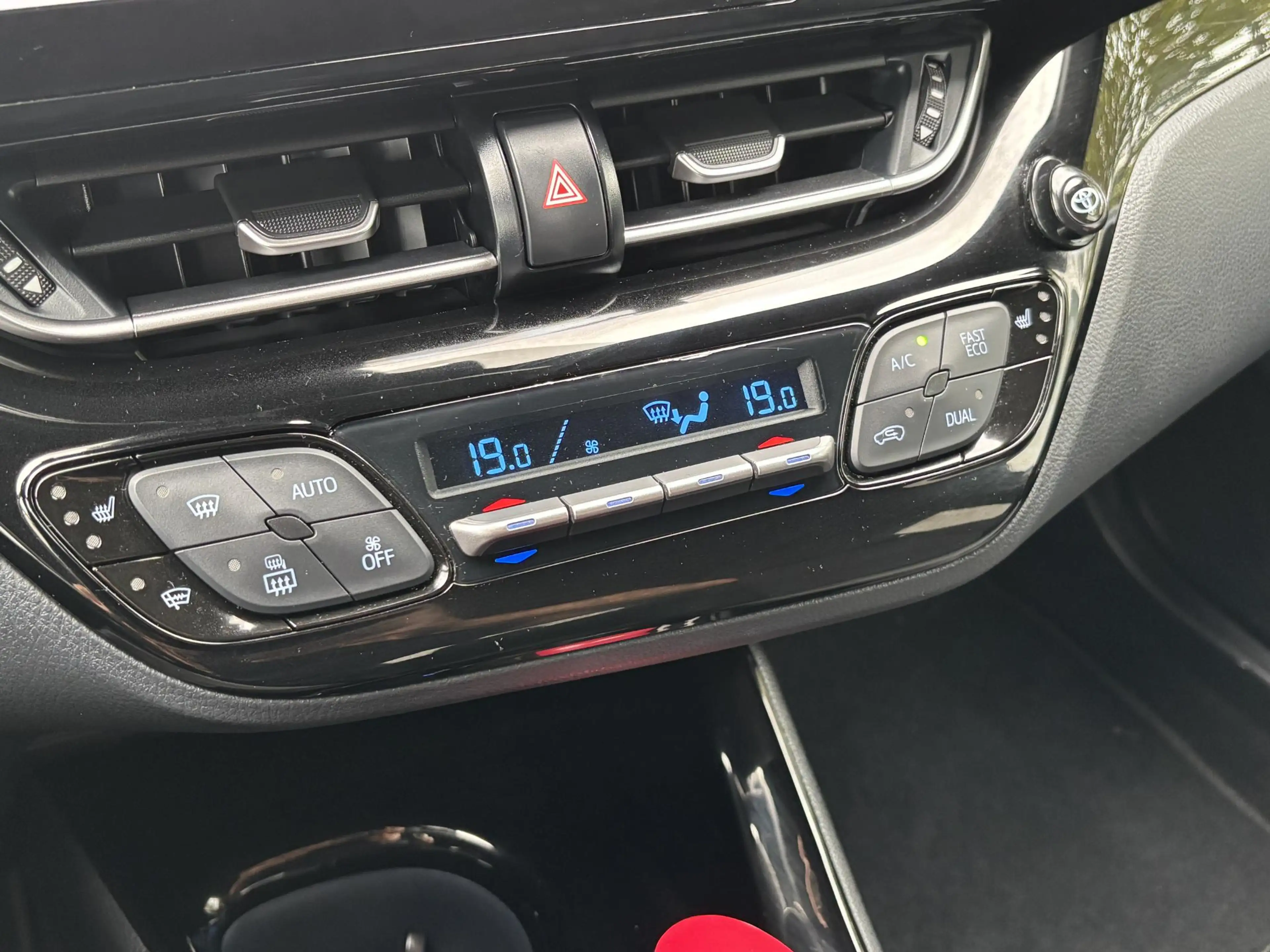 Toyota C-HR 1.8 Hybrid Executive Navigatie /  Climate Control — photo 12