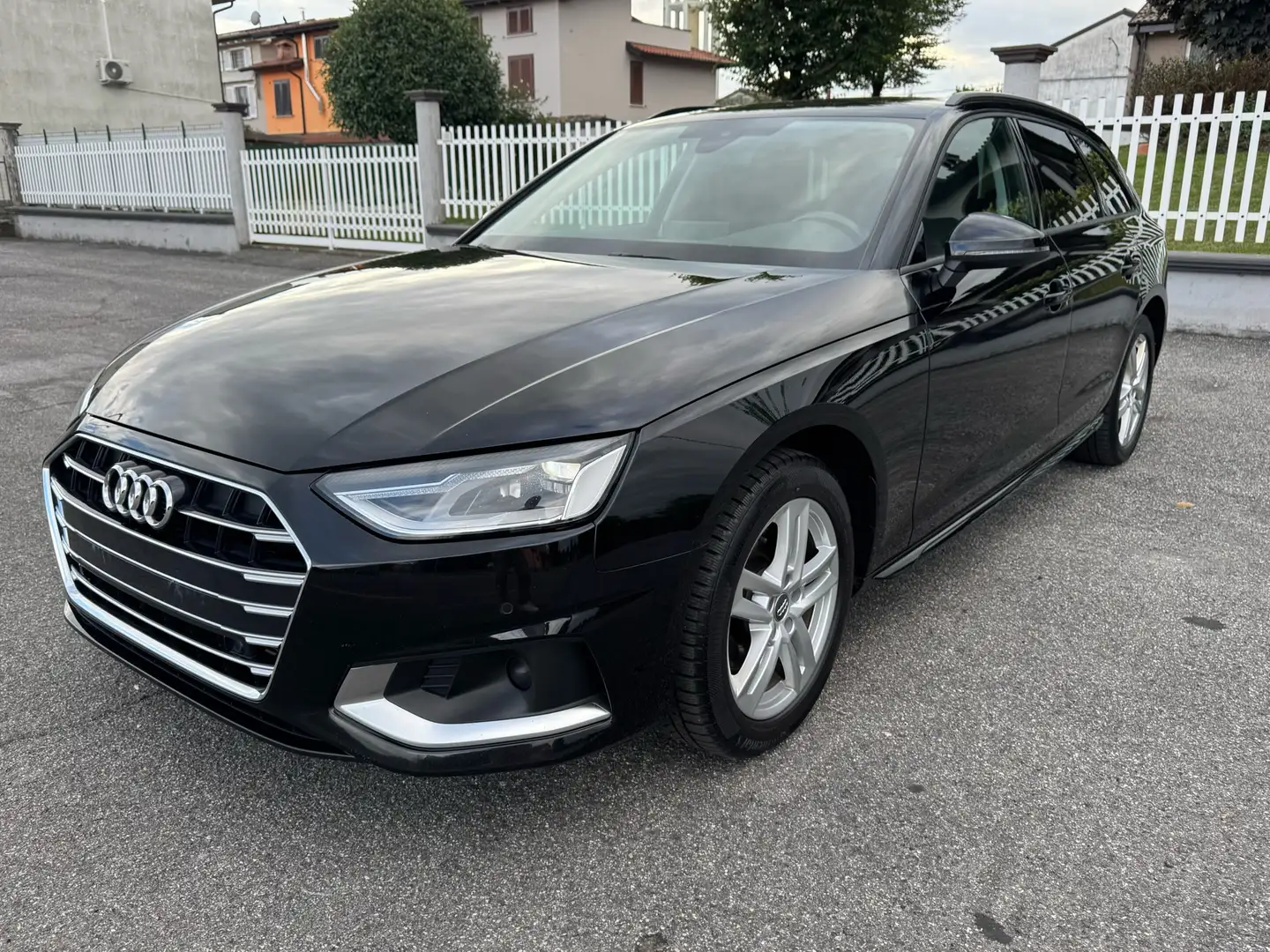 Audi A4 Avant 35 2.0 tfsi mhev Business Advanced 150cv Noir - 1
