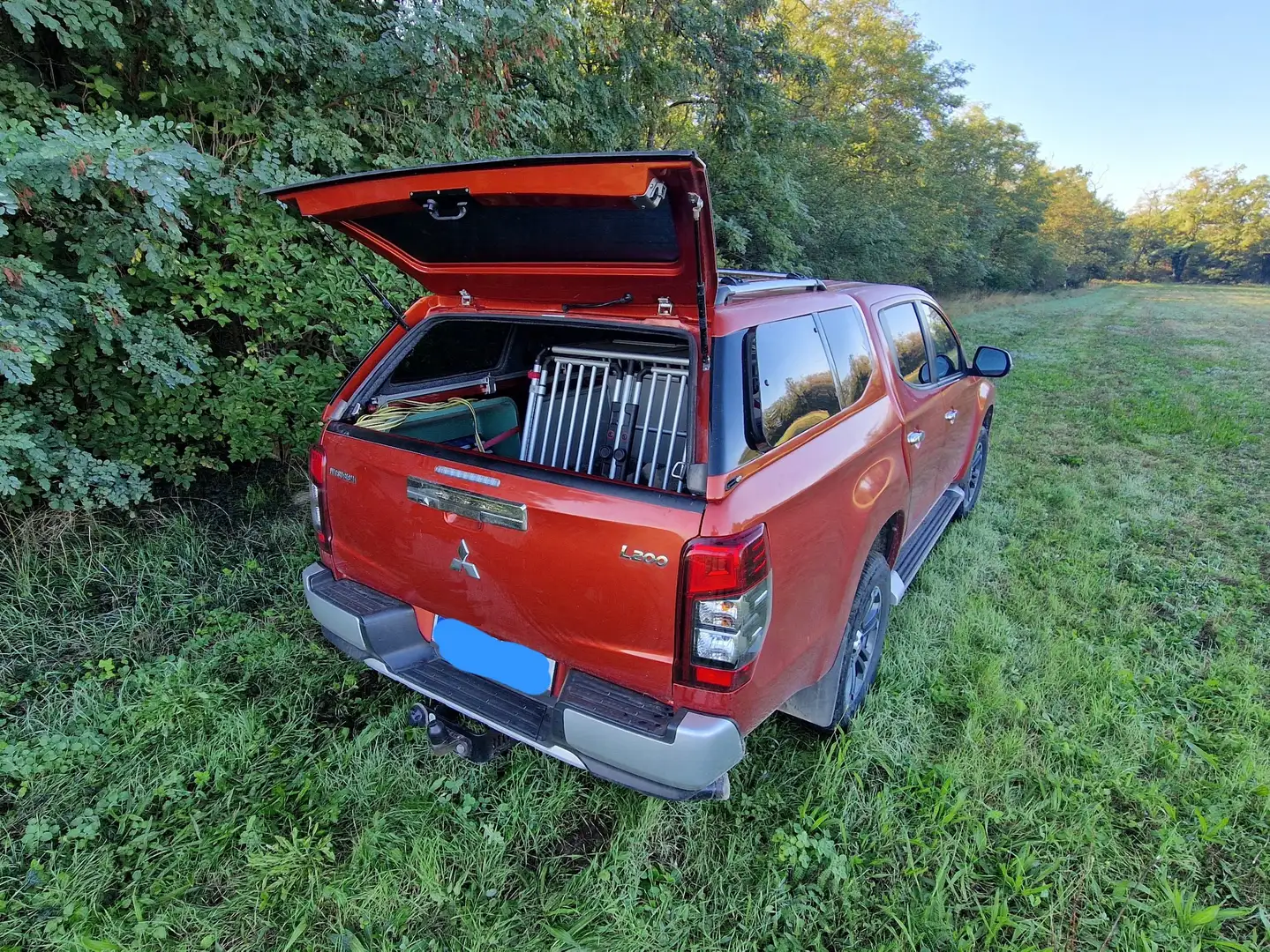 Mitsubishi L200 2,2 DI.D HP 4 WD Doppelkabine Intense AUT Orange - 2