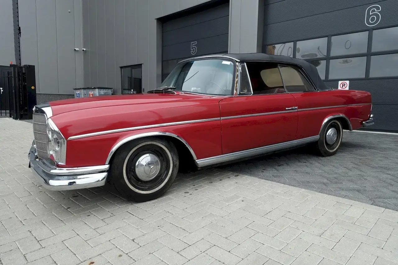 Mercedes-Benz 300 W112 300SE Cabriolet, foto 3