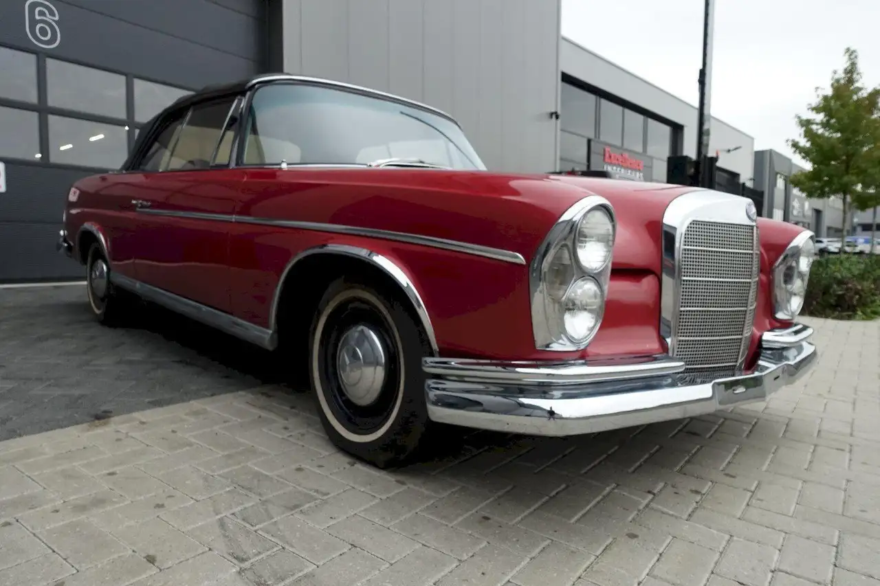 Mercedes-Benz 300 W112 300SE Cabriolet, foto 6